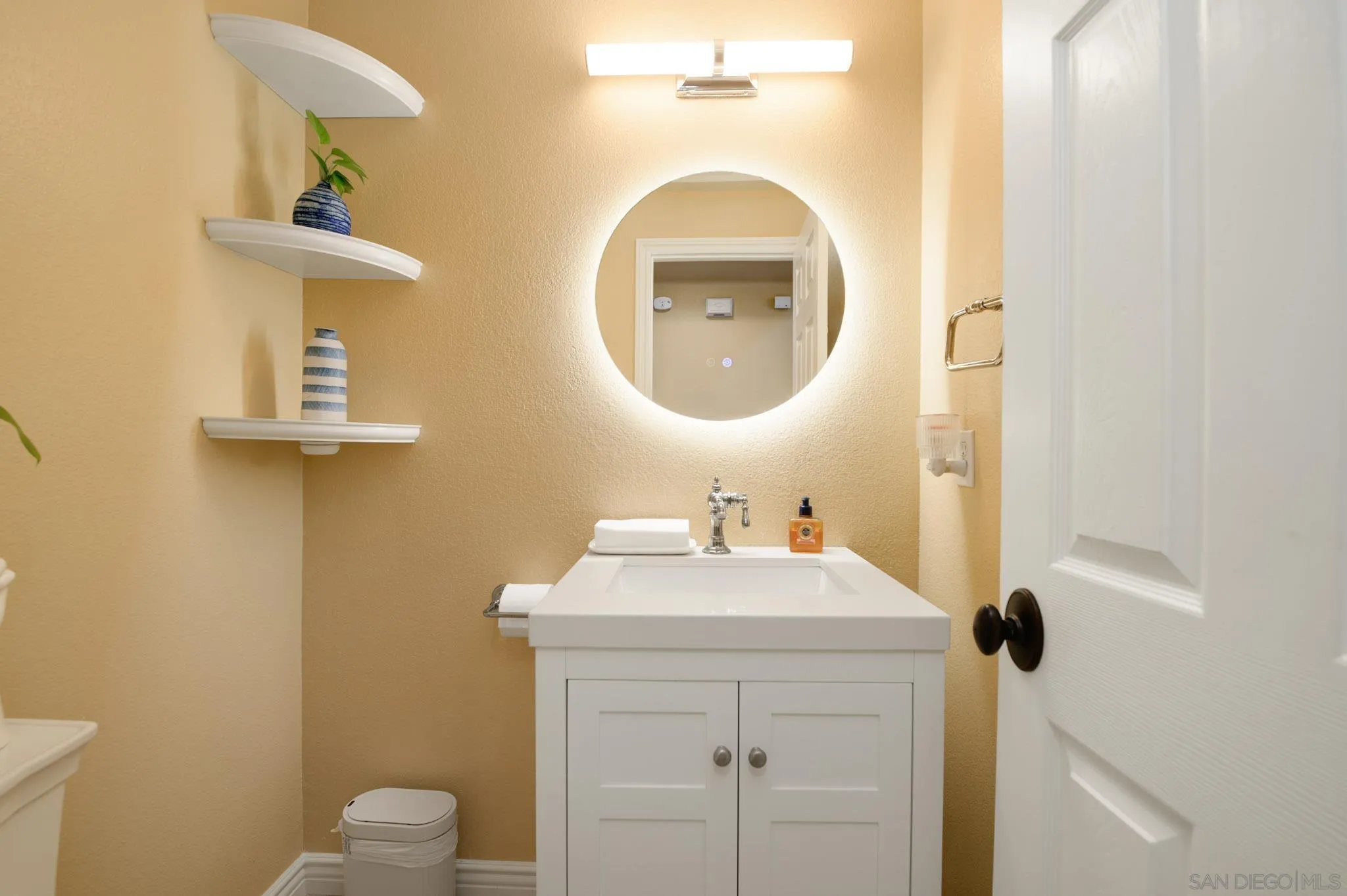 https://cdn.realtyfeed.com/cdn/127/260002812/8f8bb29d2a94375e181222277c6053e6.webp