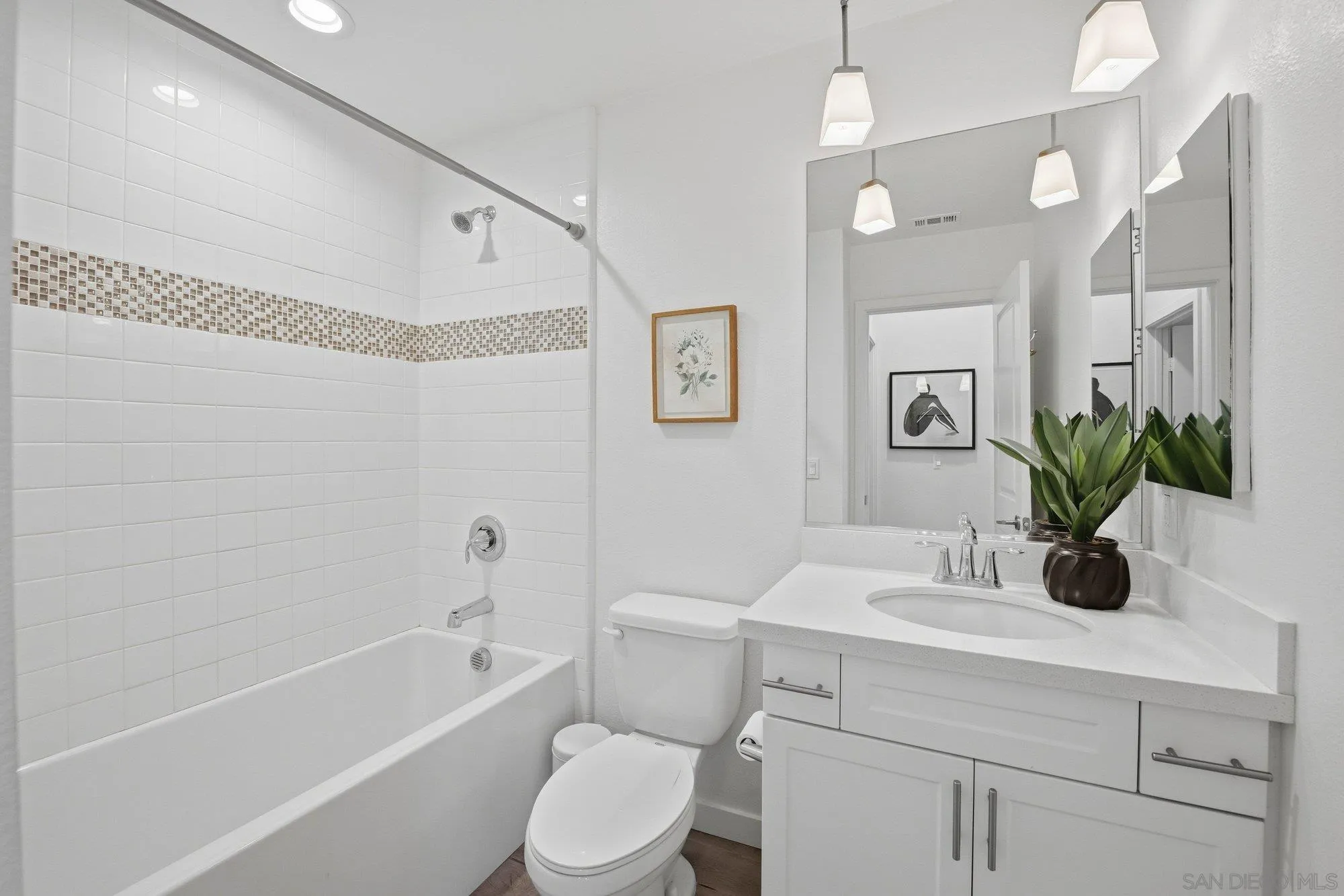 Photo #12: 260002813 Listing: Photo #12