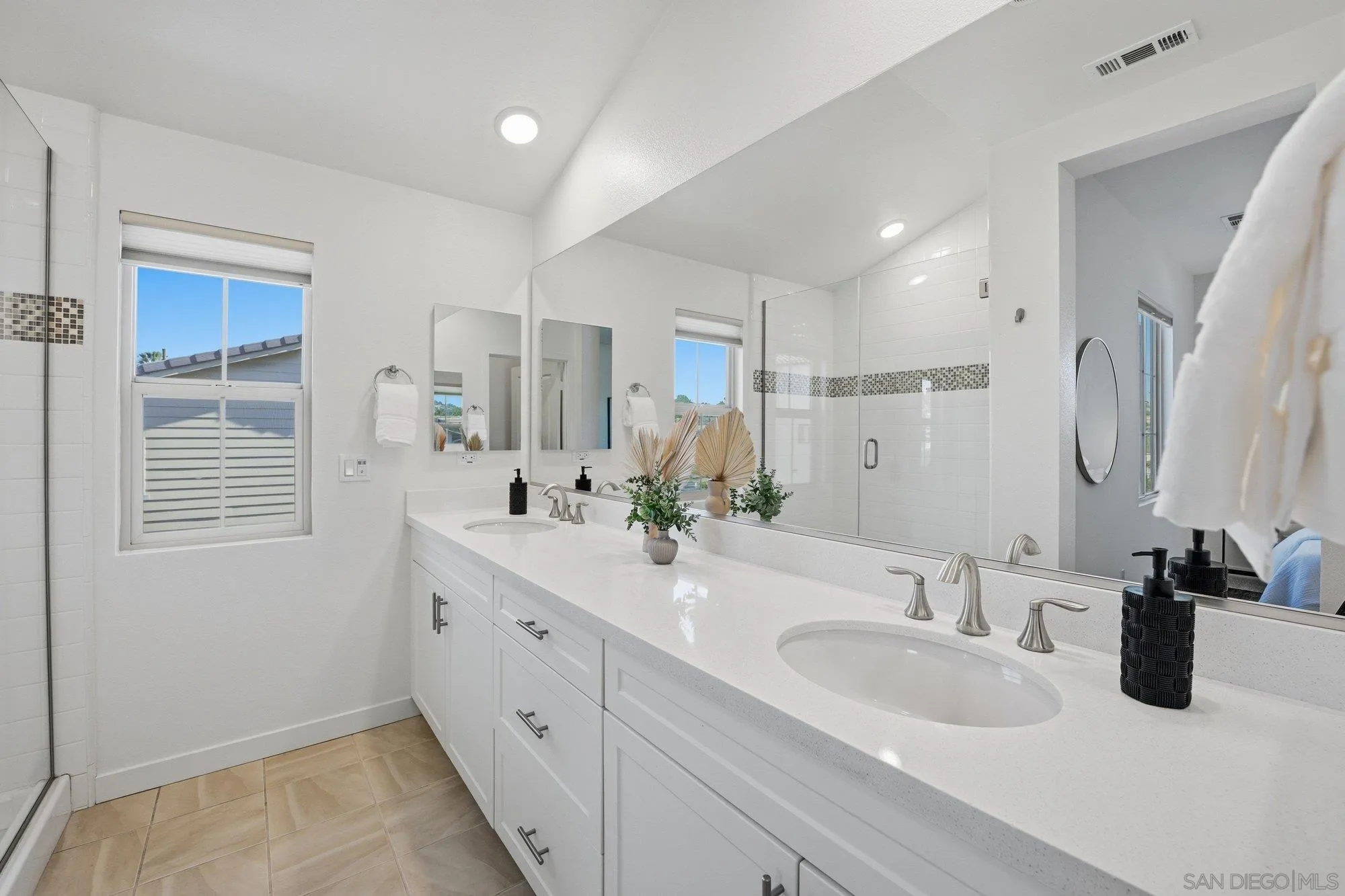 Photo #17: 260002813 Listing: Photo #17