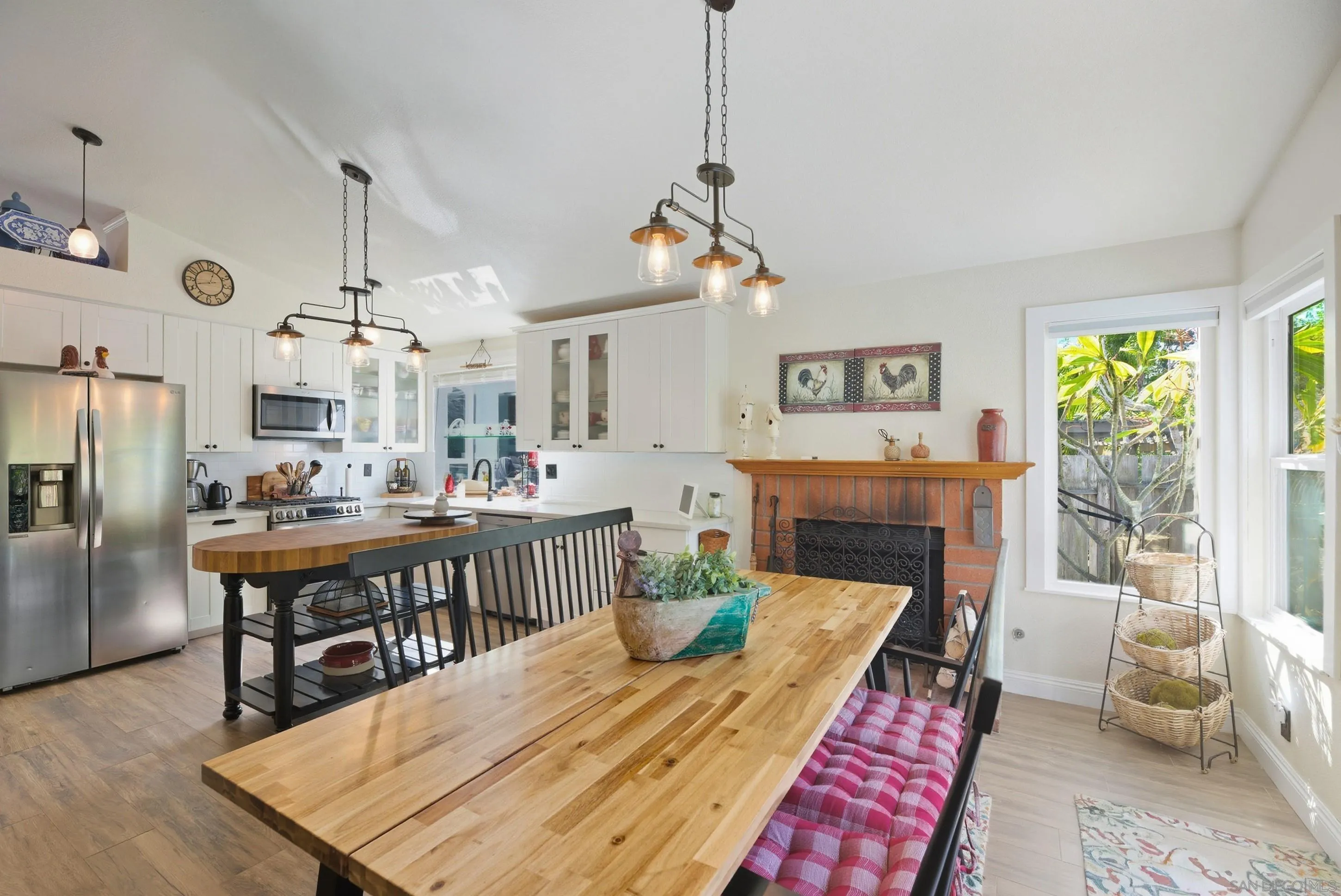 https://cdn.realtyfeed.com/cdn/127/260002817/974ebdc71c929287104a7be35d998c56.webp