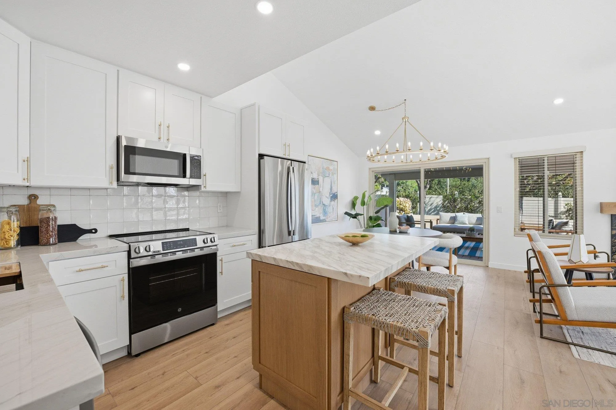 https://cdn.realtyfeed.com/cdn/127/260002818/854abd7224f3570ccb8a1383122e764b.webp