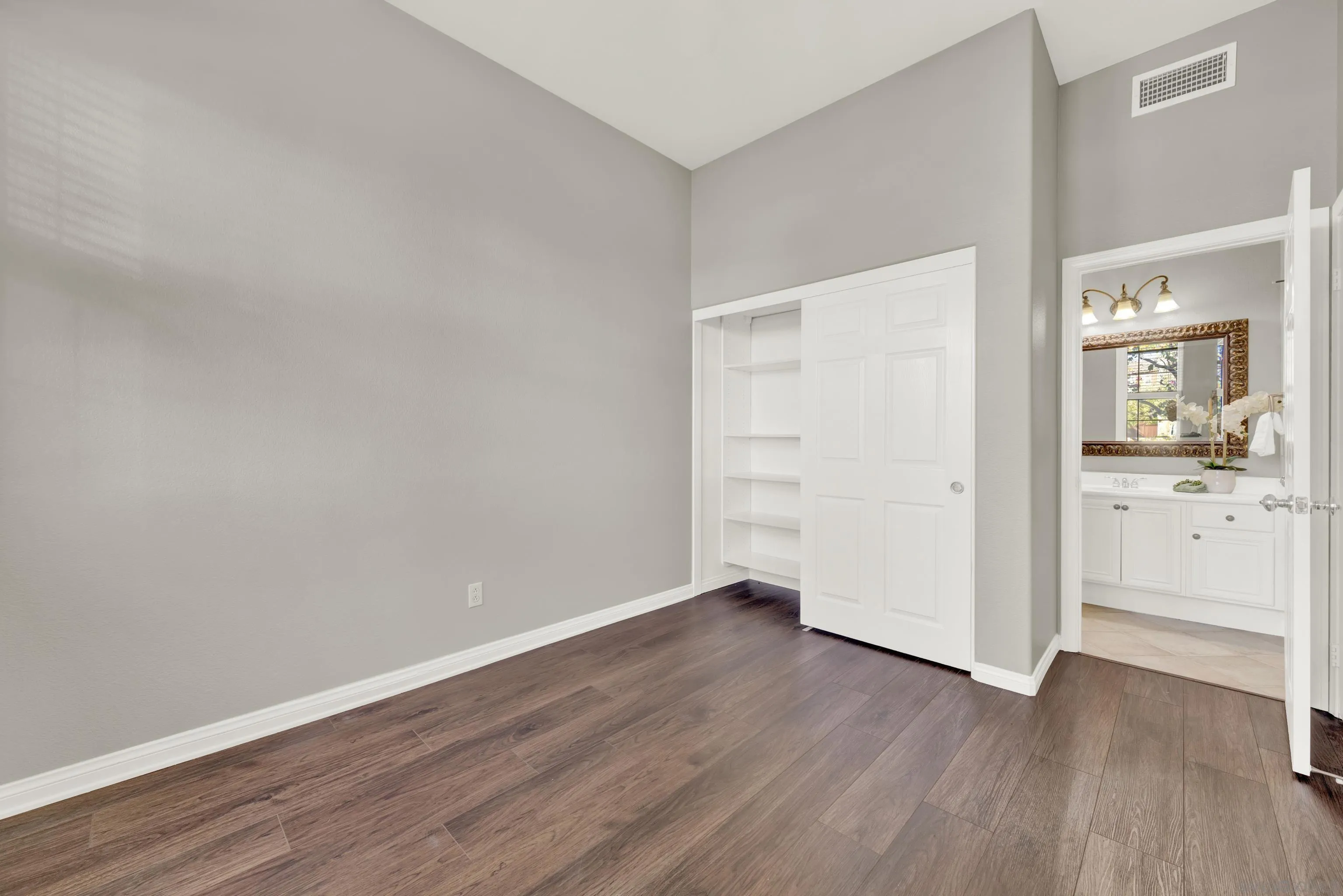 https://cdn.realtyfeed.com/cdn/127/260002822/84b0f9afc8f8996f9ae5b4959c9594f8.webp
