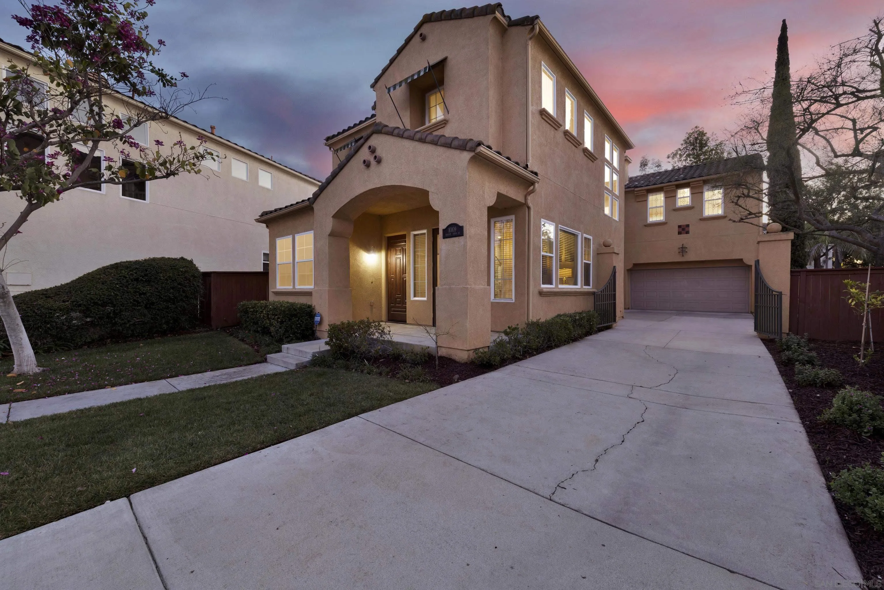 https://cdn.realtyfeed.com/cdn/127/260002822/fa2d379e9e287875416df125ad191813.webp