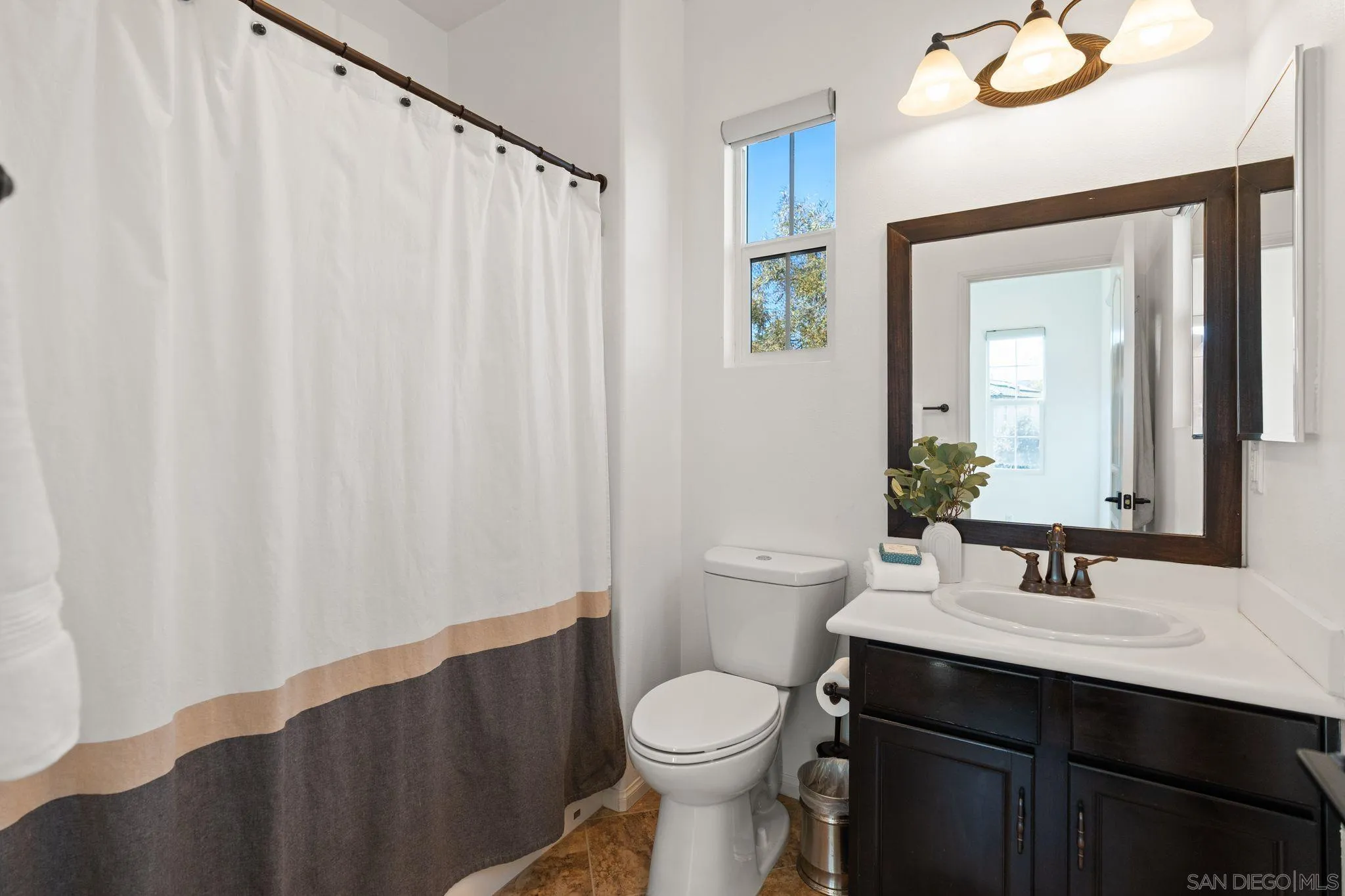 https://cdn.realtyfeed.com/cdn/127/260002823/2c4e158b21bdb15eb6886f8c25888d6d.webp