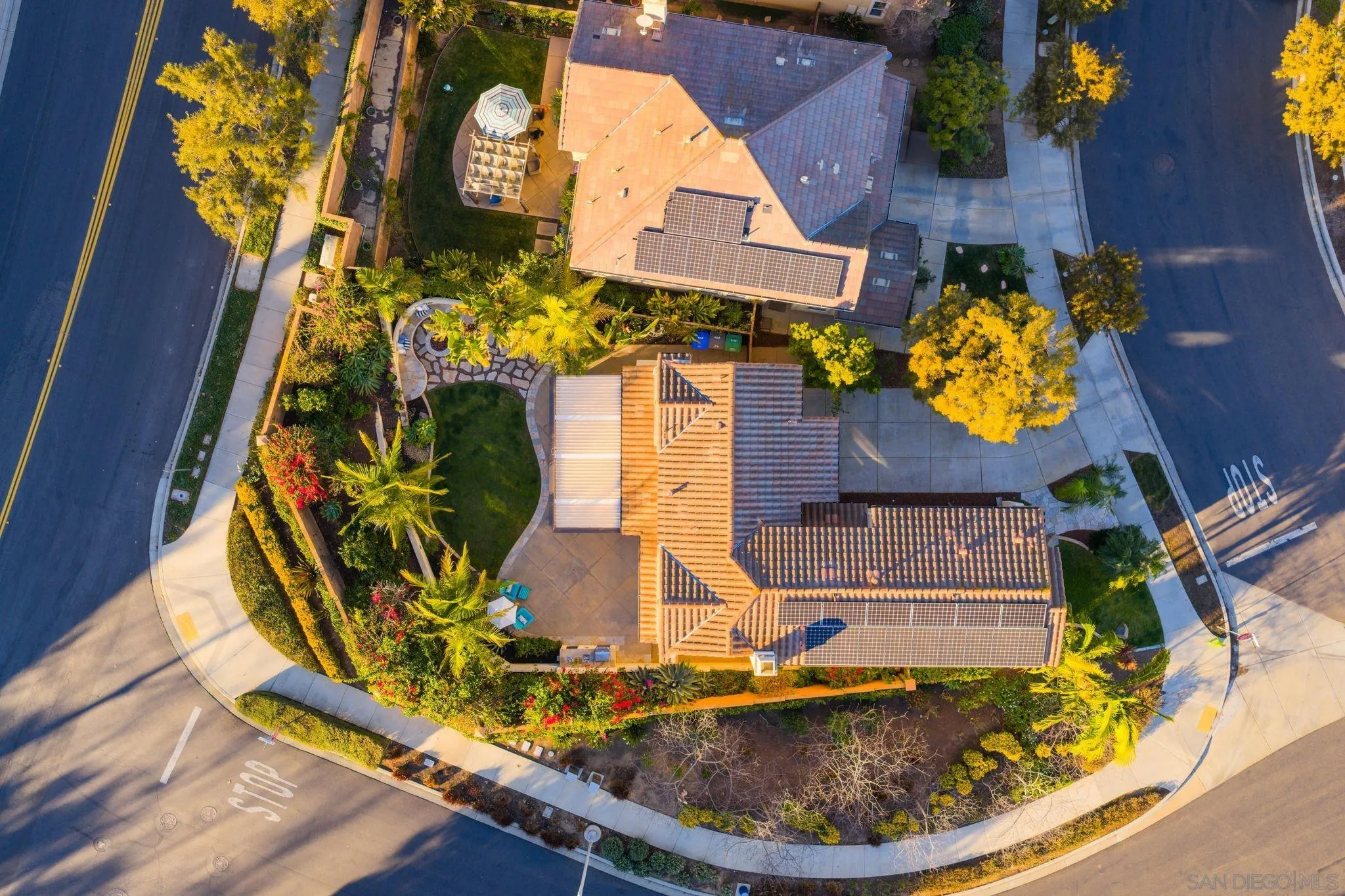 https://cdn.realtyfeed.com/cdn/127/260002823/654925832289d1d50e4befe89b668194.webp