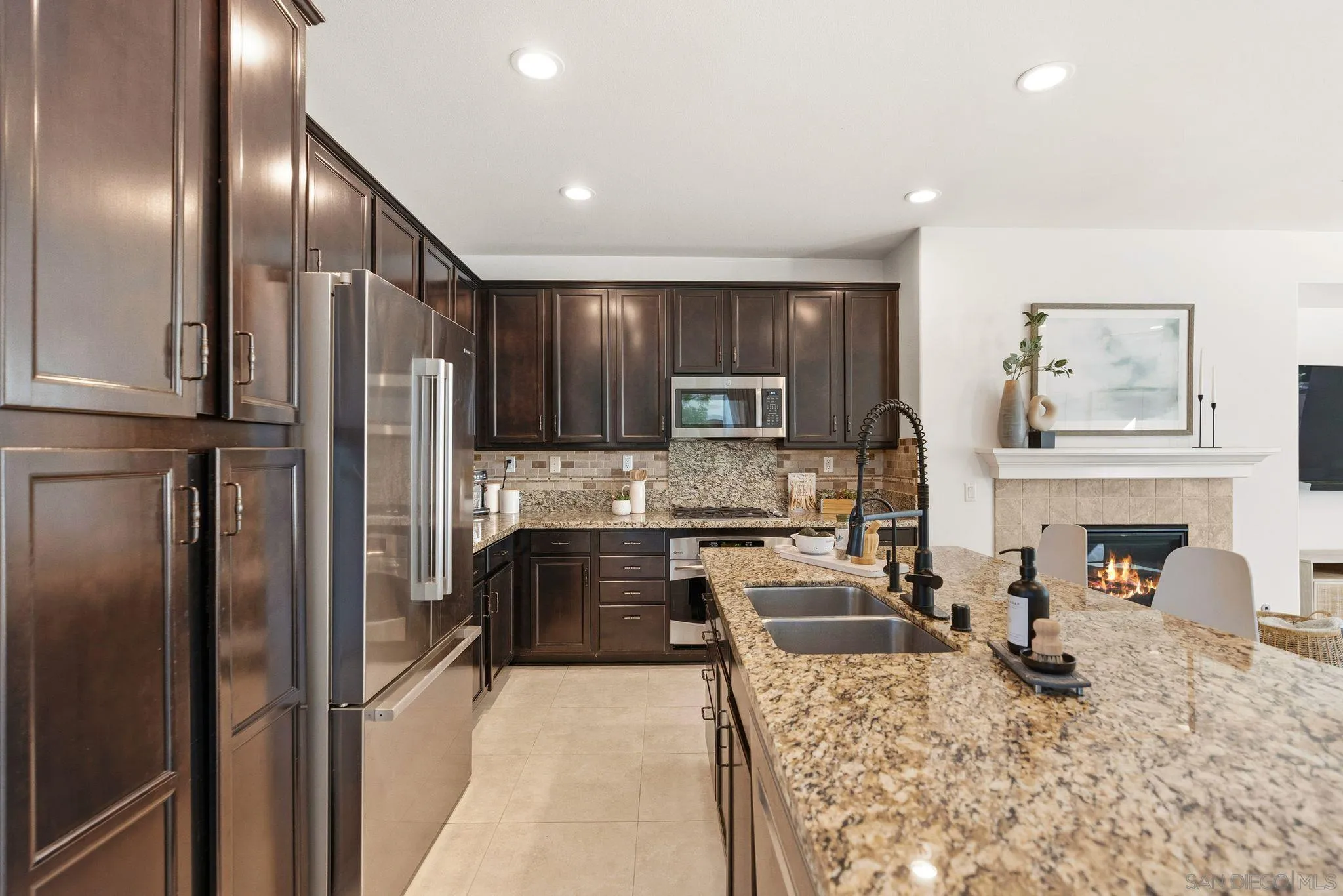 https://cdn.realtyfeed.com/cdn/127/260002823/7b8ef6287302959f4b7007c98cee6a97.webp