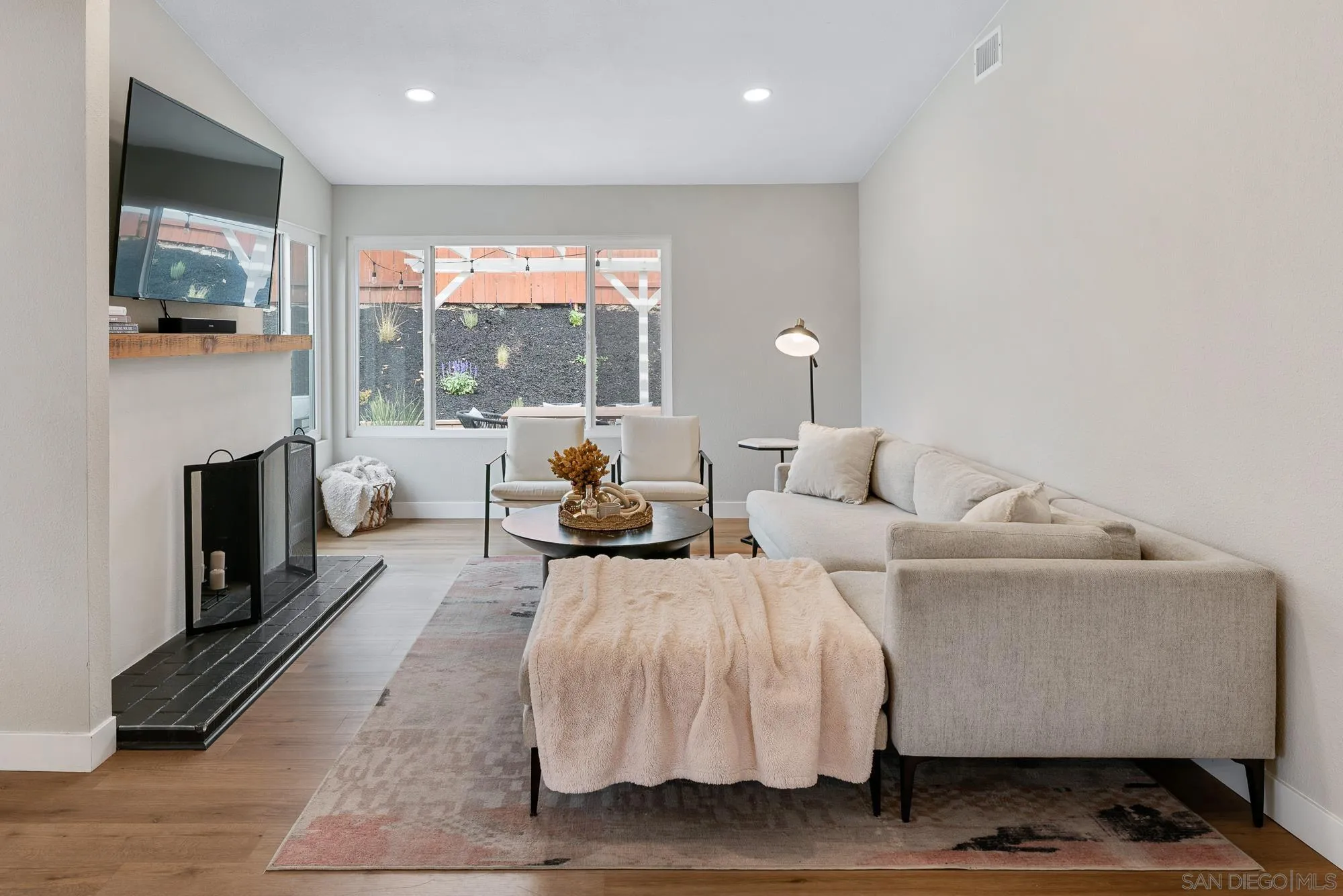 https://cdn.realtyfeed.com/cdn/127/260002825/74c7449577b925bc6af5b25afc75de48.webp