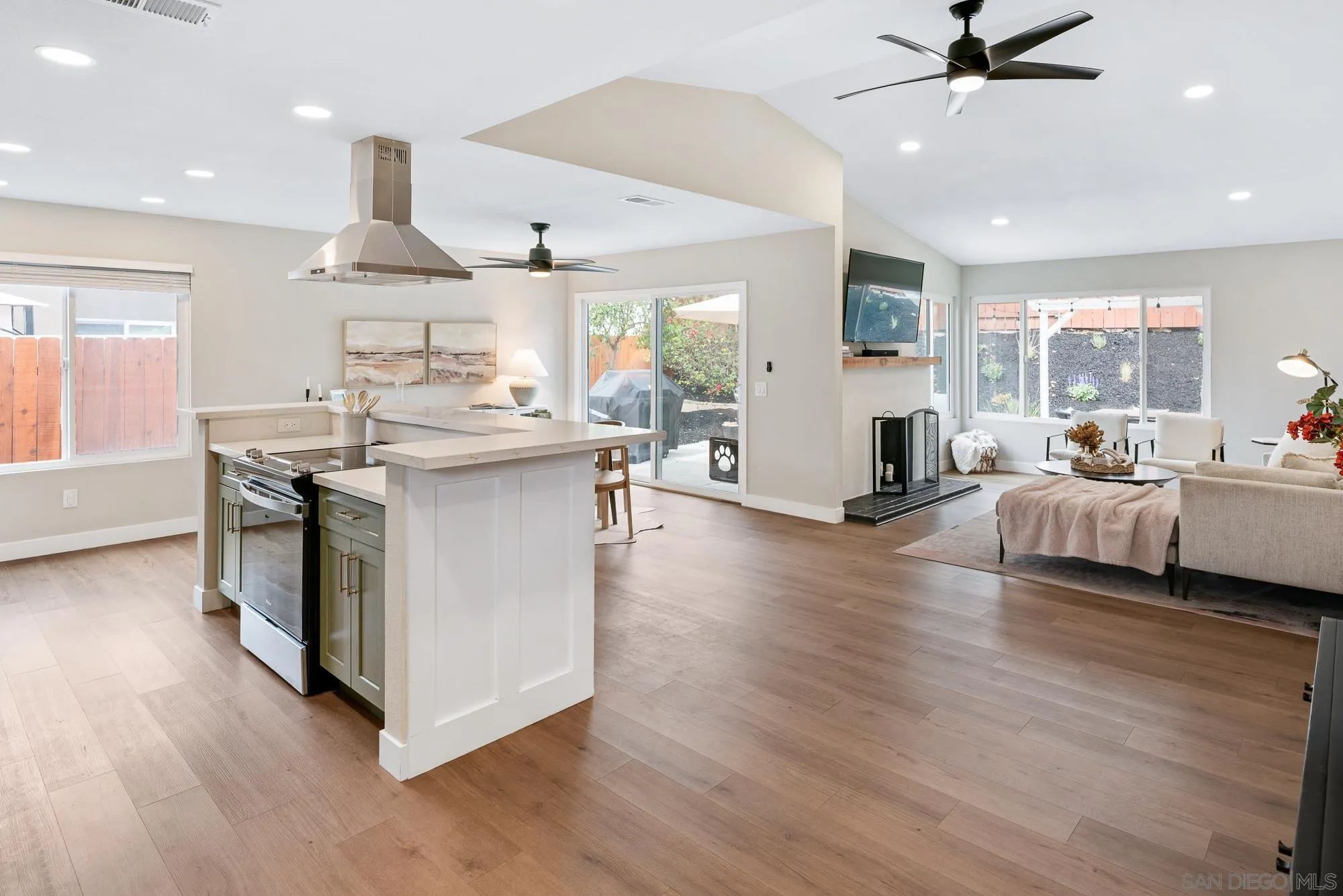 https://cdn.realtyfeed.com/cdn/127/260002825/baf011a0edd101df722cb2306b27d636.webp