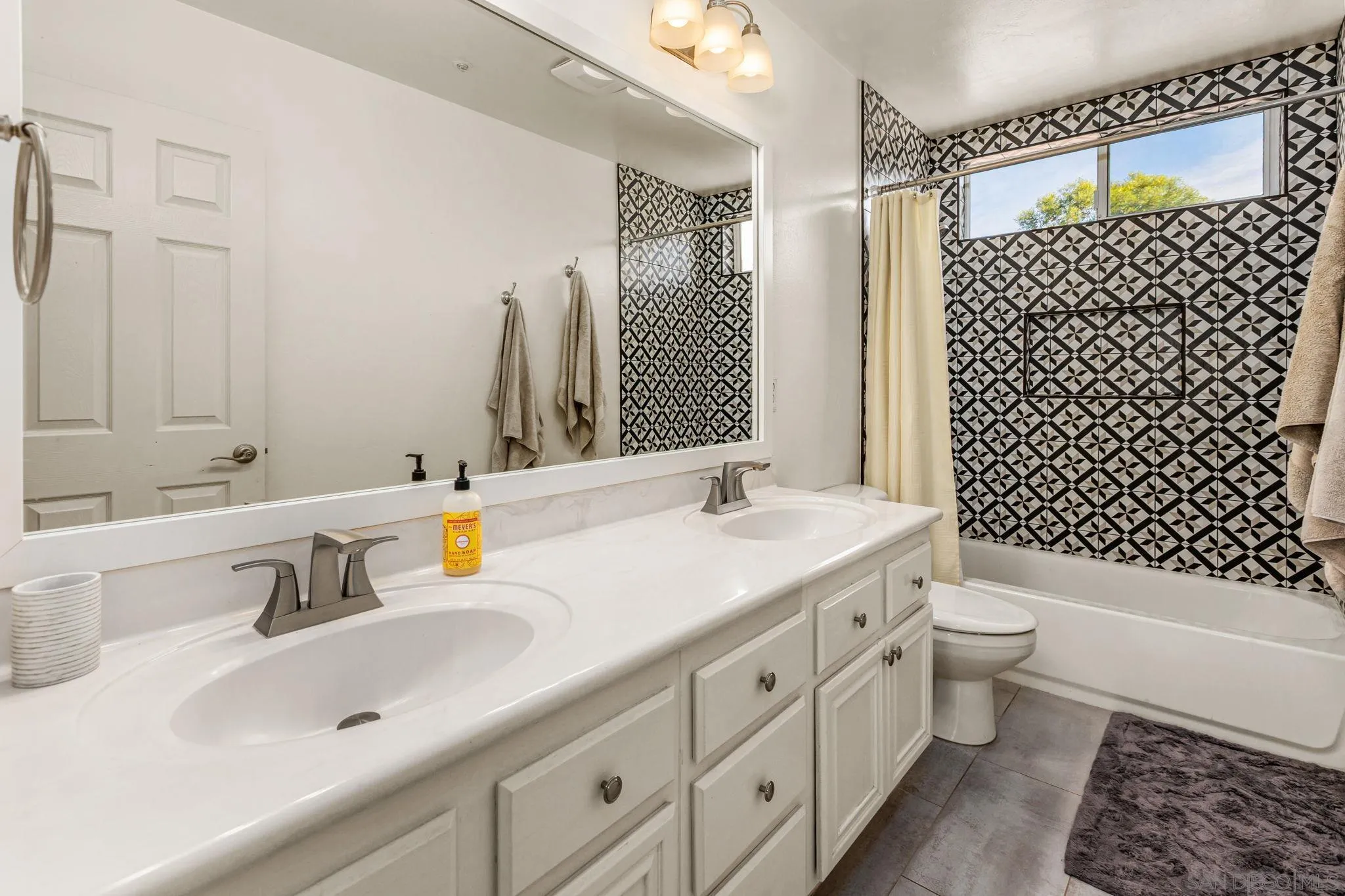 https://cdn.realtyfeed.com/cdn/127/260002826/36768c9005c891b1d713594fd1fb288d.webp