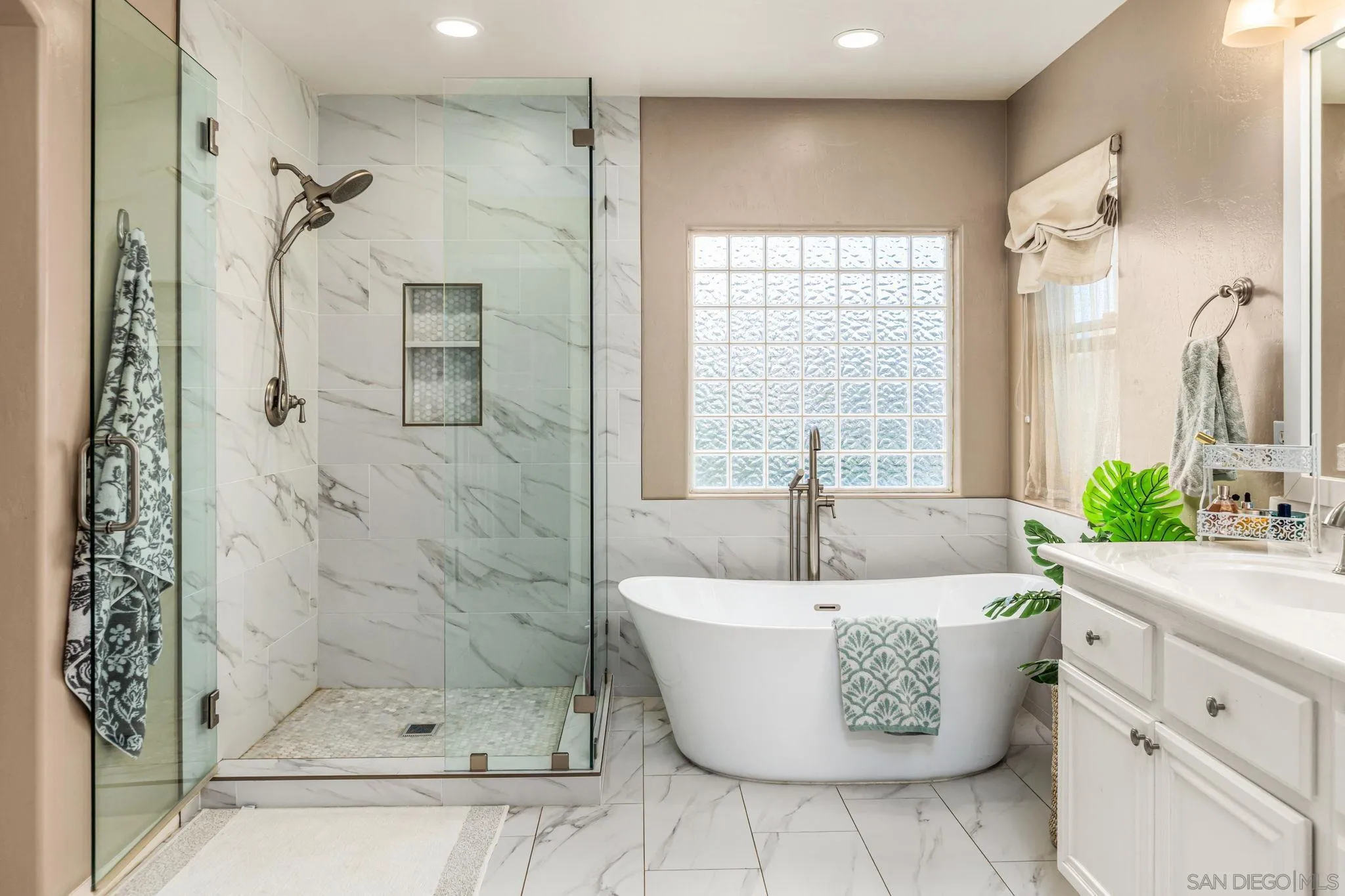 https://cdn.realtyfeed.com/cdn/127/260002826/7feb51c7b6dc670f1bc6e0faf9583108.webp