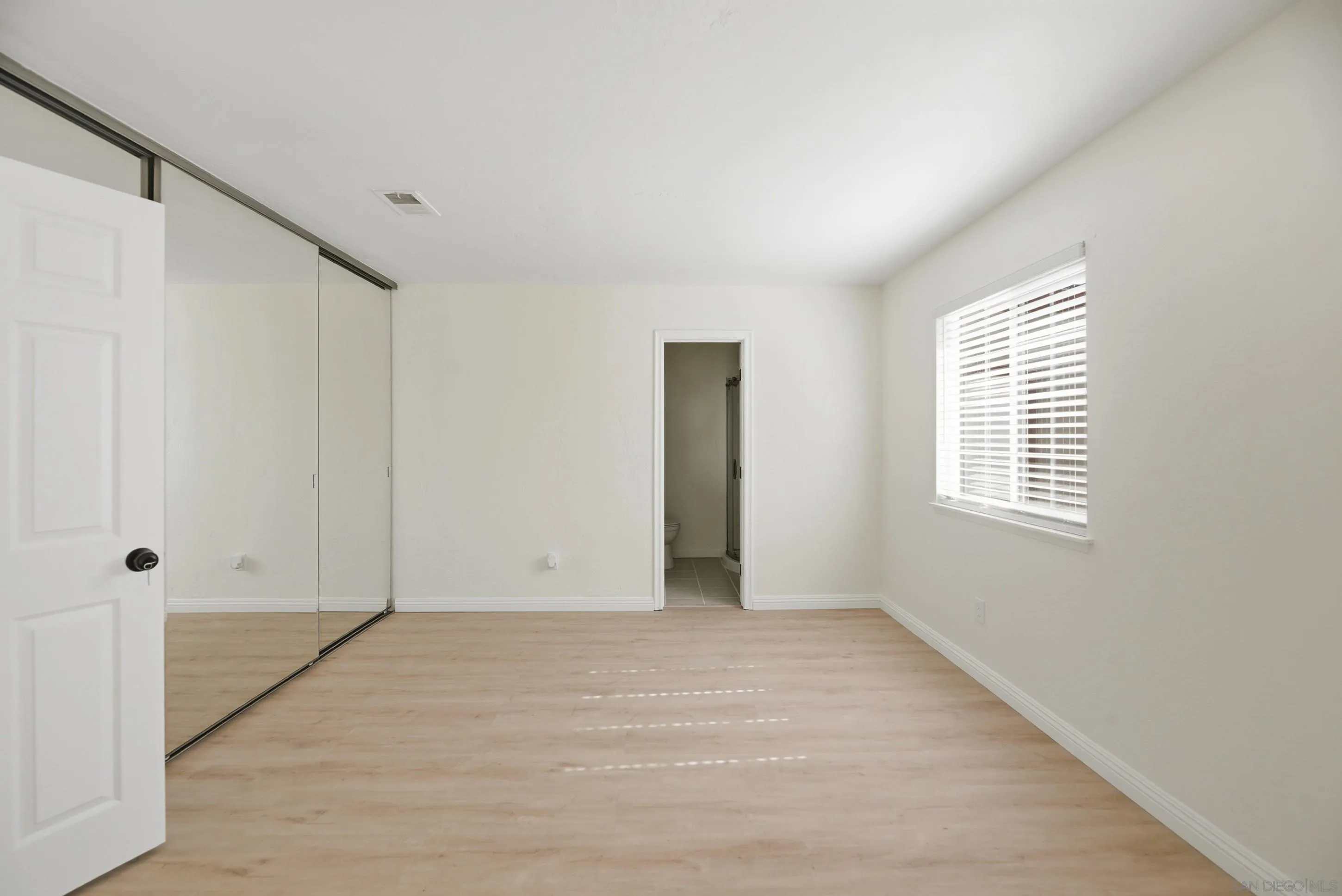 https://cdn.realtyfeed.com/cdn/127/260002827/180d98aba7a5f069bb775e1821dc8425.webp