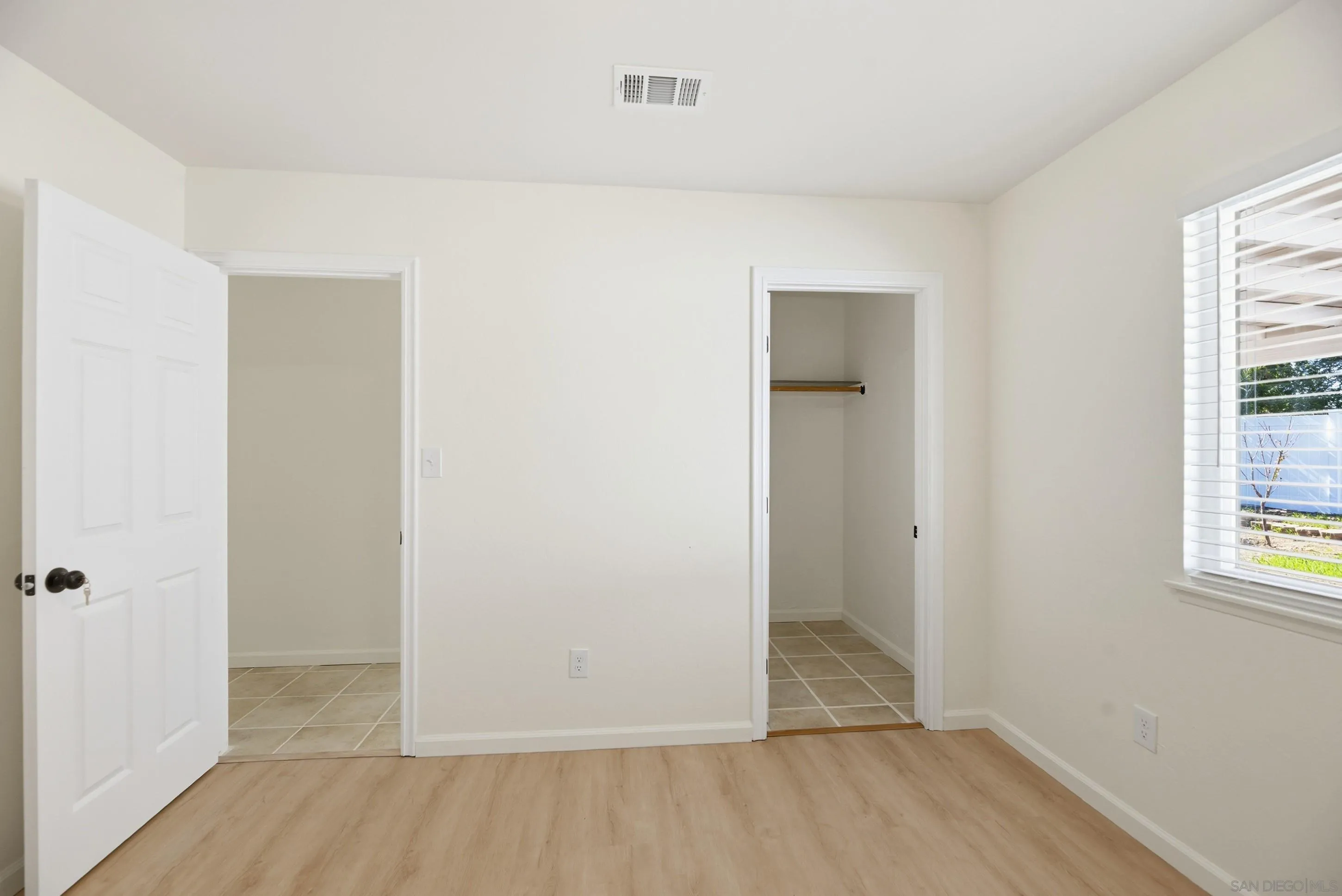 https://cdn.realtyfeed.com/cdn/127/260002827/81b897a8115c174ac651b7da00c0e9bd.webp