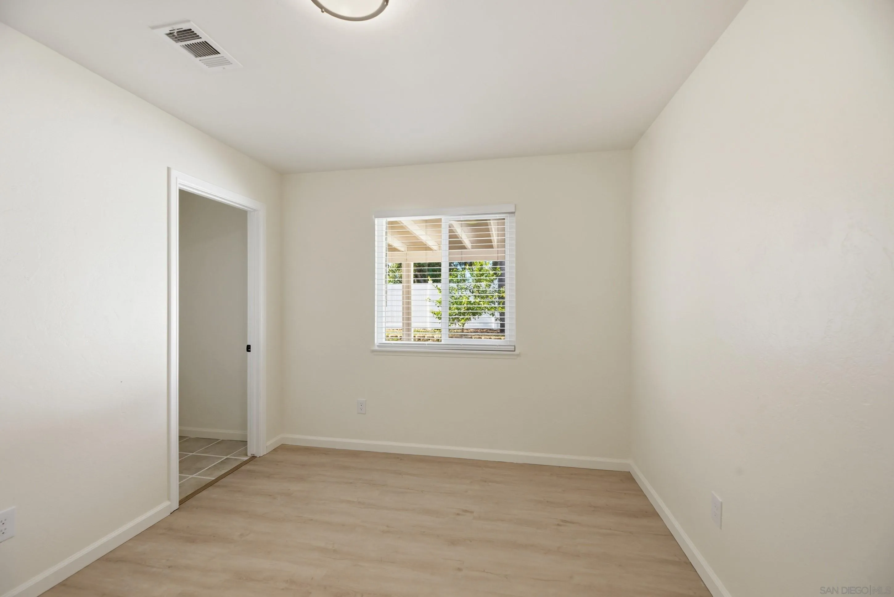 https://cdn.realtyfeed.com/cdn/127/260002827/89b57d806d3344047a9aa7a809442358.webp