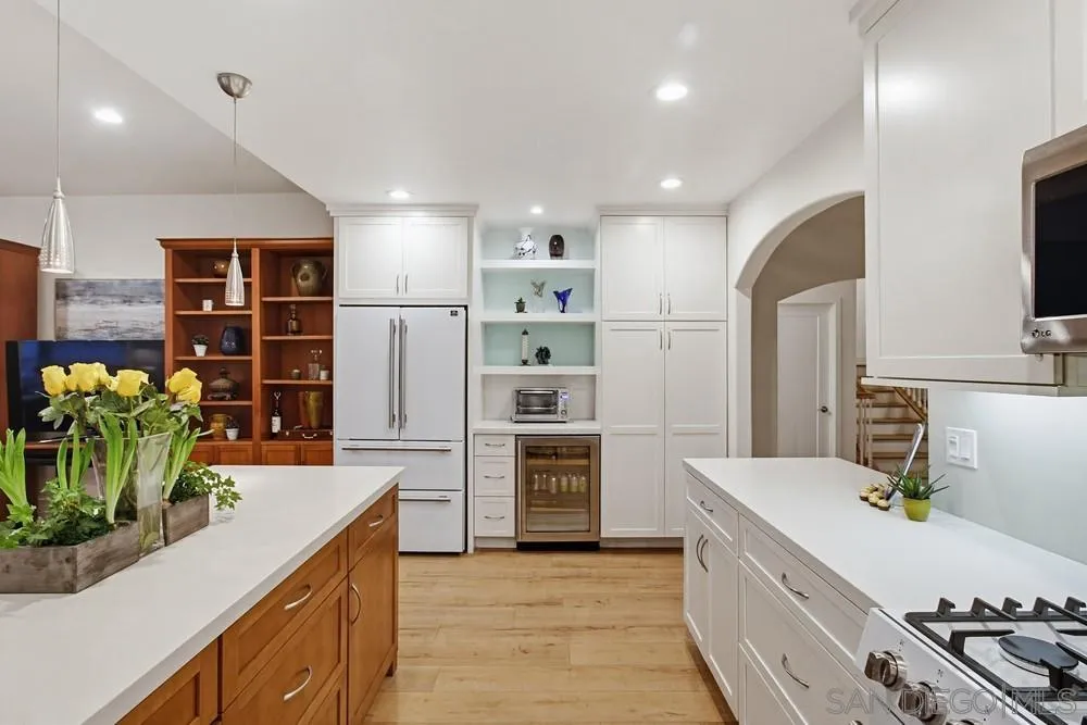 https://cdn.realtyfeed.com/cdn/127/260002828/bfe9d2e5b2469a48d197757a881859e9.webp