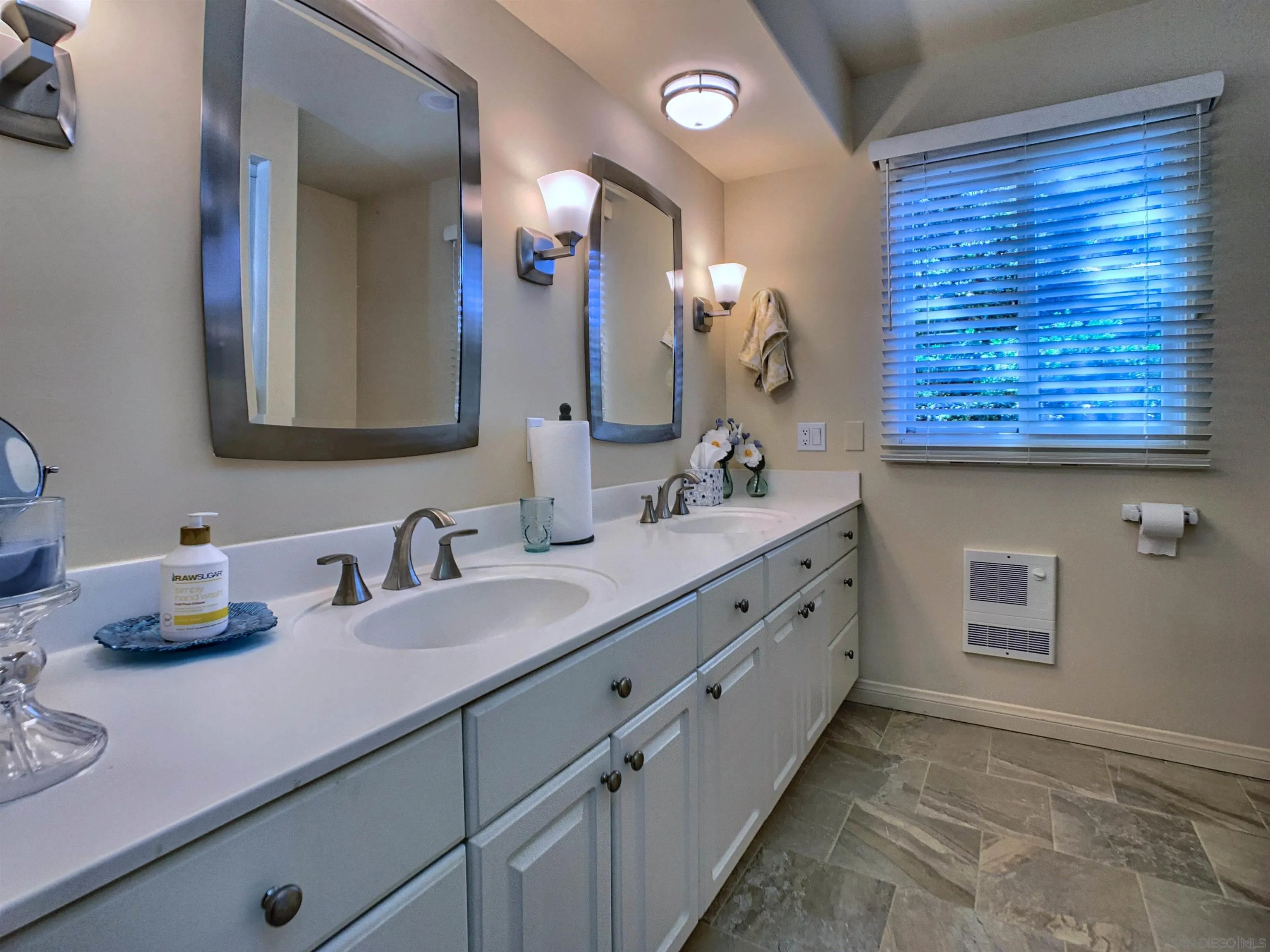 https://cdn.realtyfeed.com/cdn/127/260002840/9afcfc9dfcd8d365f595530957a12b3d.webp