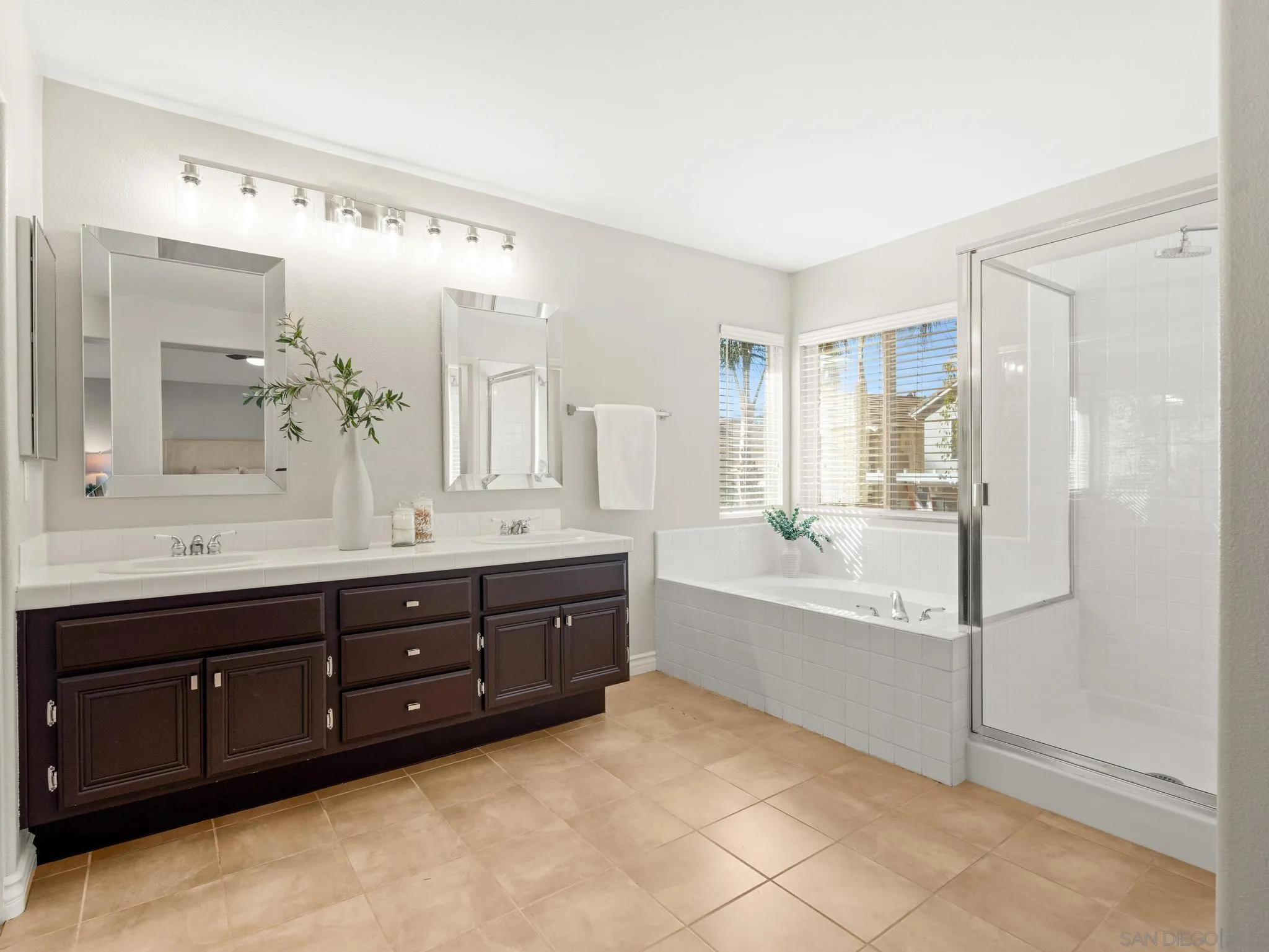 https://cdn.realtyfeed.com/cdn/127/260002843/67e8e4a5e82f7964c2145c42c90a2812.webp