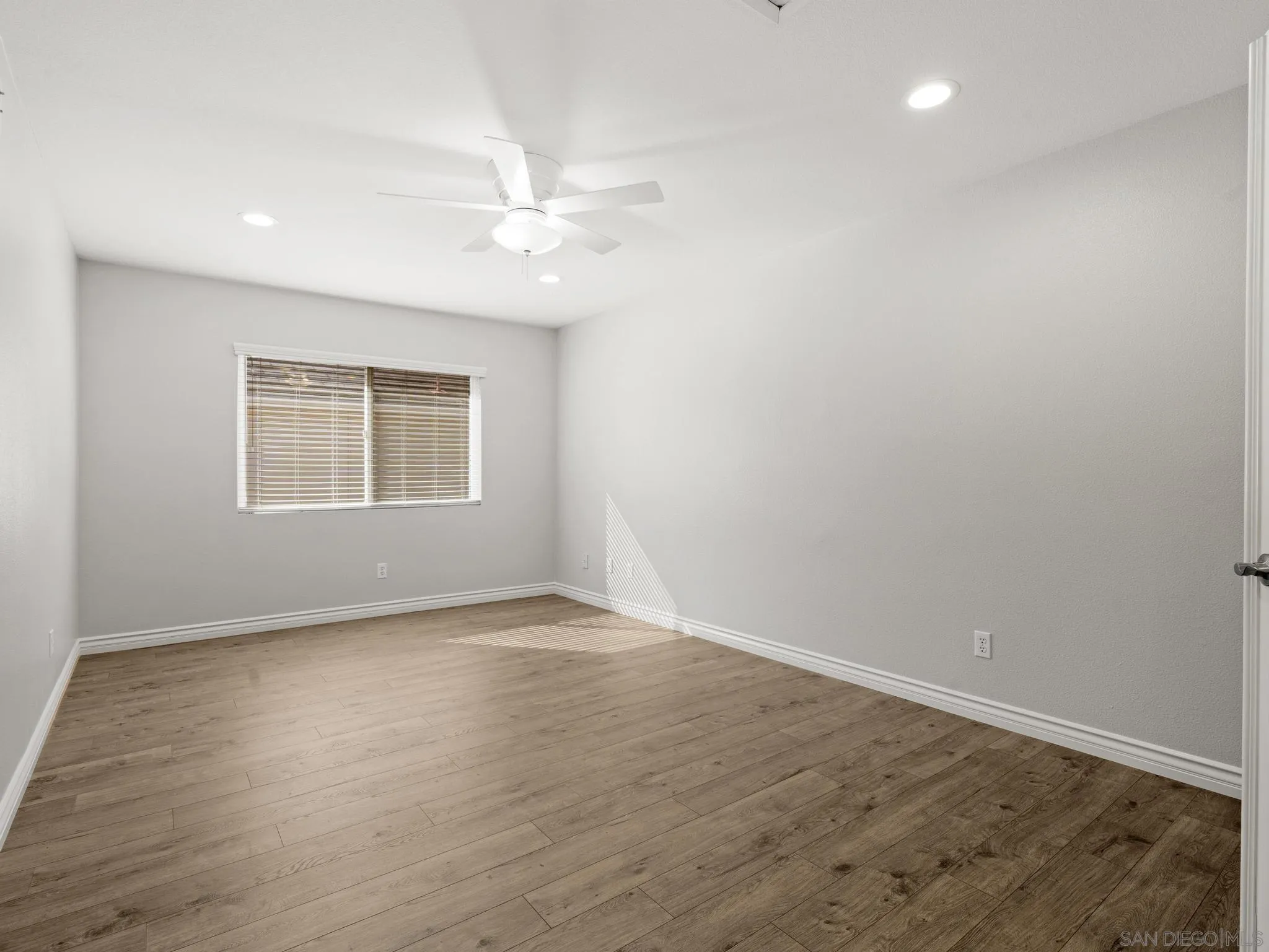 https://cdn.realtyfeed.com/cdn/127/260002843/e5db25bbabdb25644a12661e8f6adc64.webp