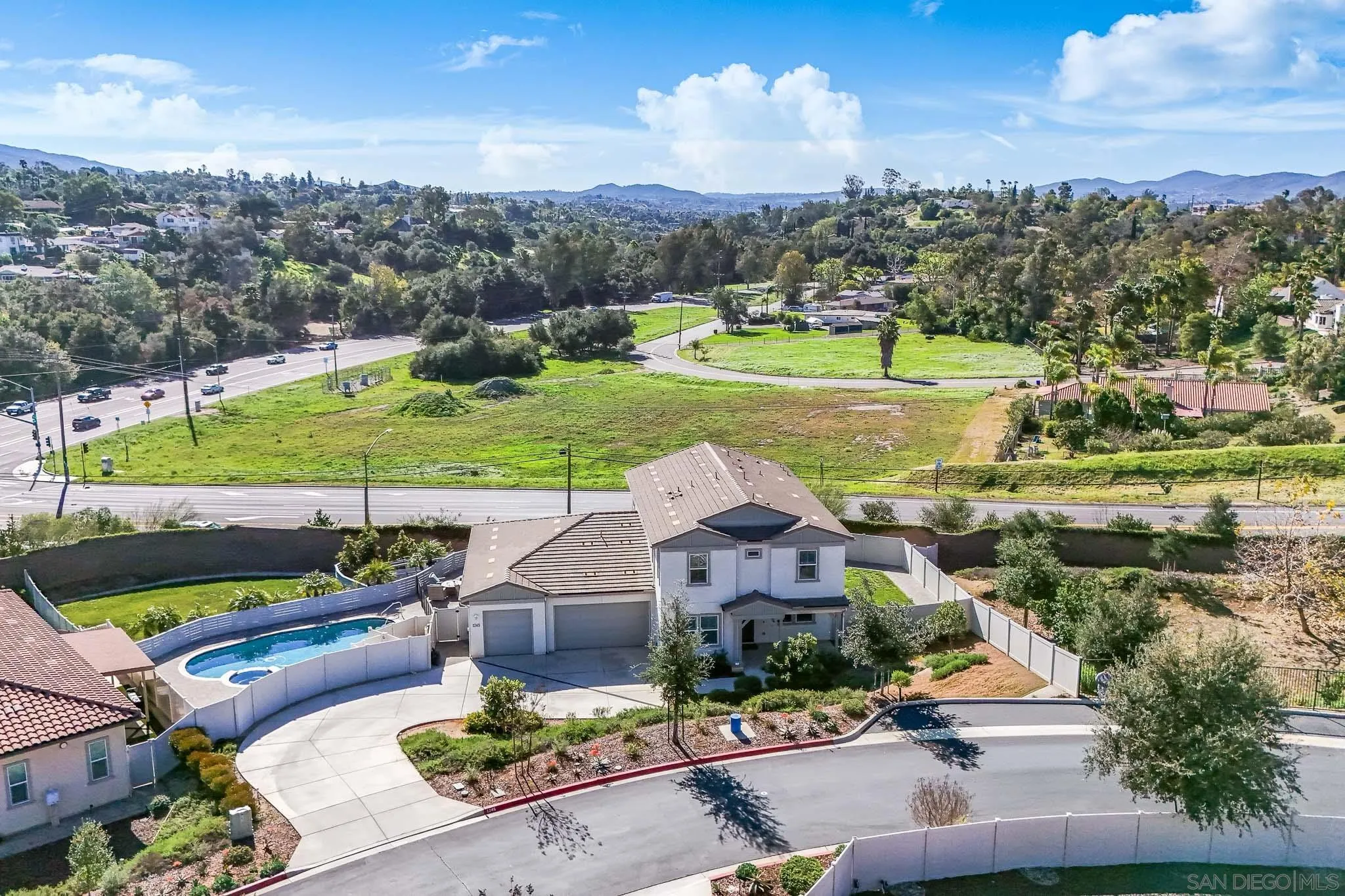 https://cdn.realtyfeed.com/cdn/127/260002847/1eeb6473990c3a863ea6e10005d28647.webp