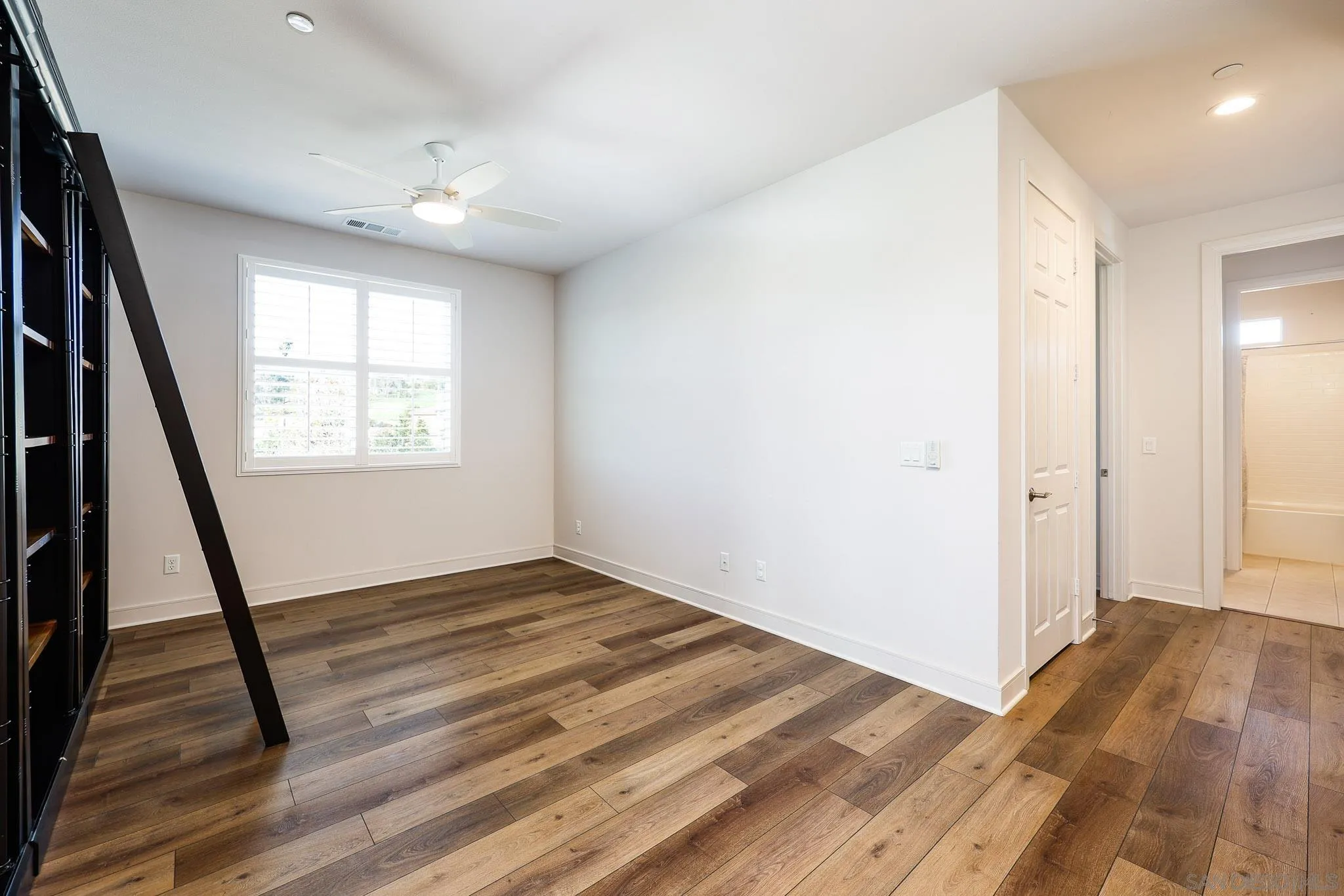 https://cdn.realtyfeed.com/cdn/127/260002847/4d57086890d637e42930ad3b385c575d.webp