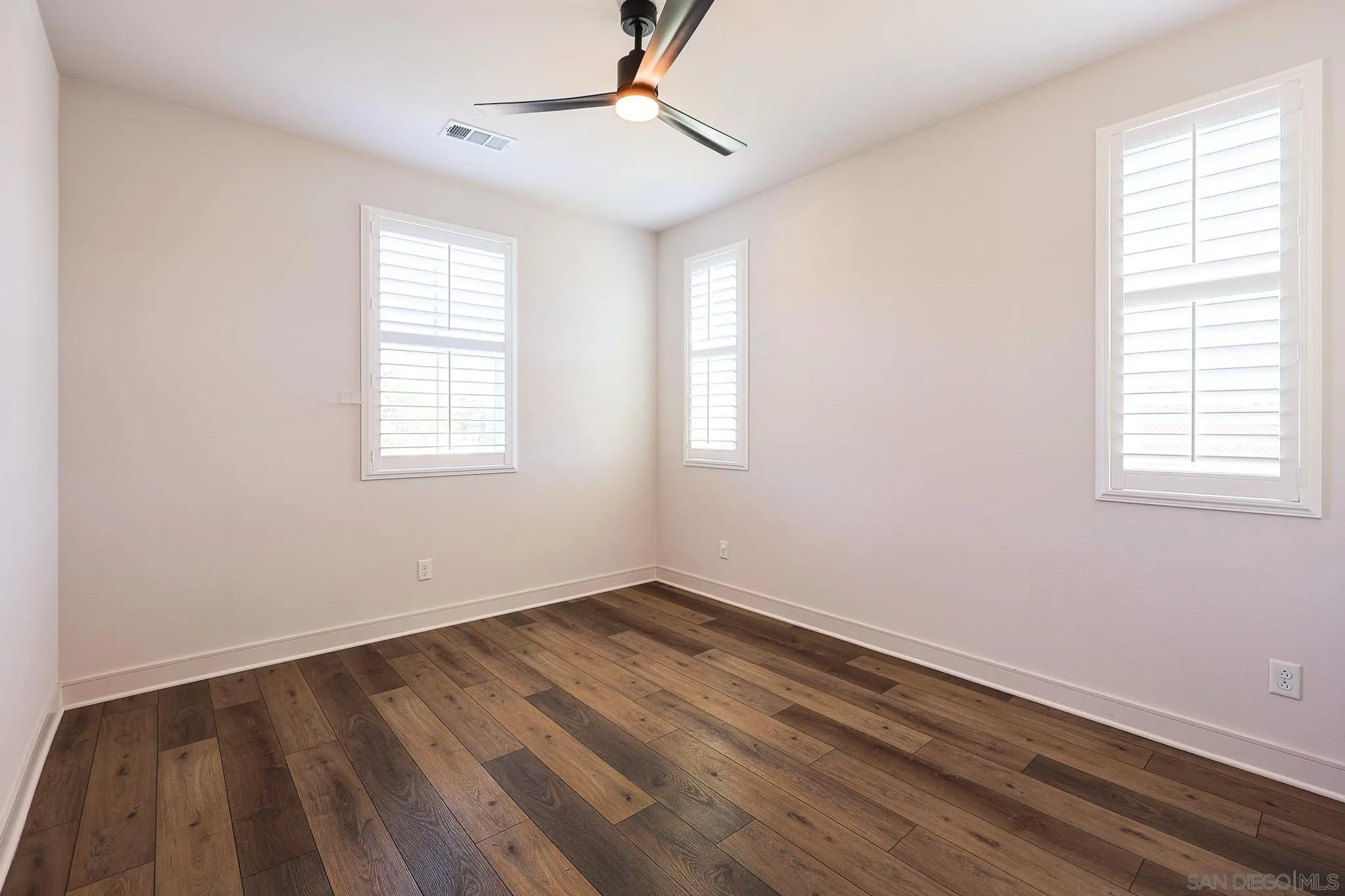 https://cdn.realtyfeed.com/cdn/127/260002847/817b63ac92ffe9cd34aed439430289b0.webp