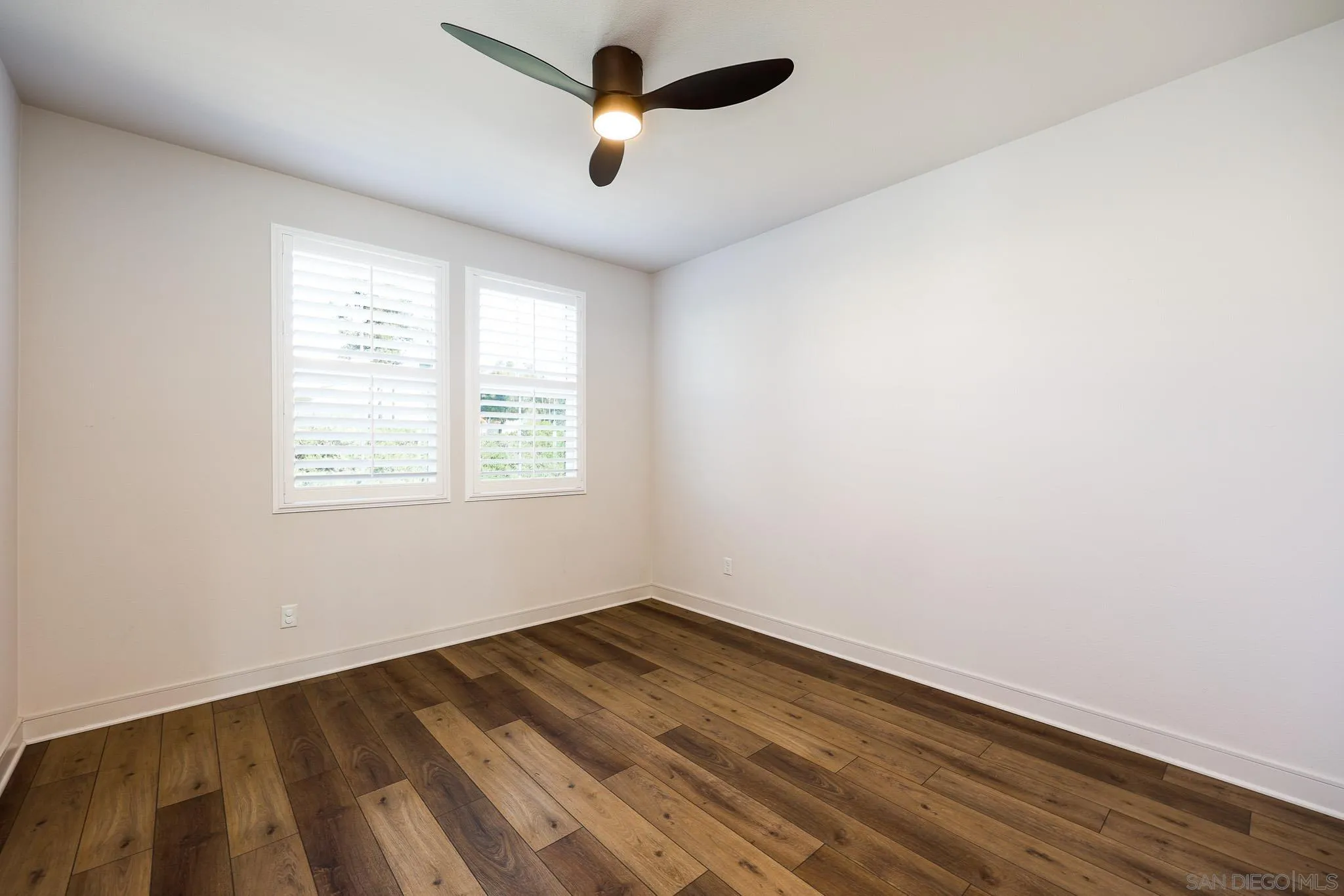 https://cdn.realtyfeed.com/cdn/127/260002847/82eacb3d7f81fb1c3412186474a0c129.webp