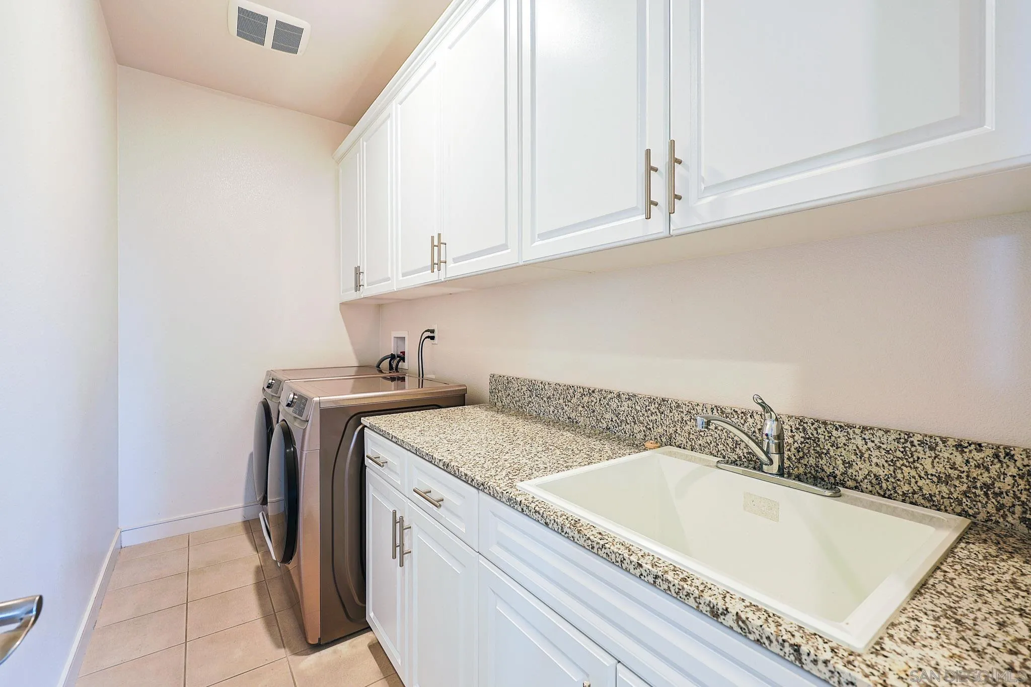 https://cdn.realtyfeed.com/cdn/127/260002847/d2341d553cd52170975065e668f4b85c.webp