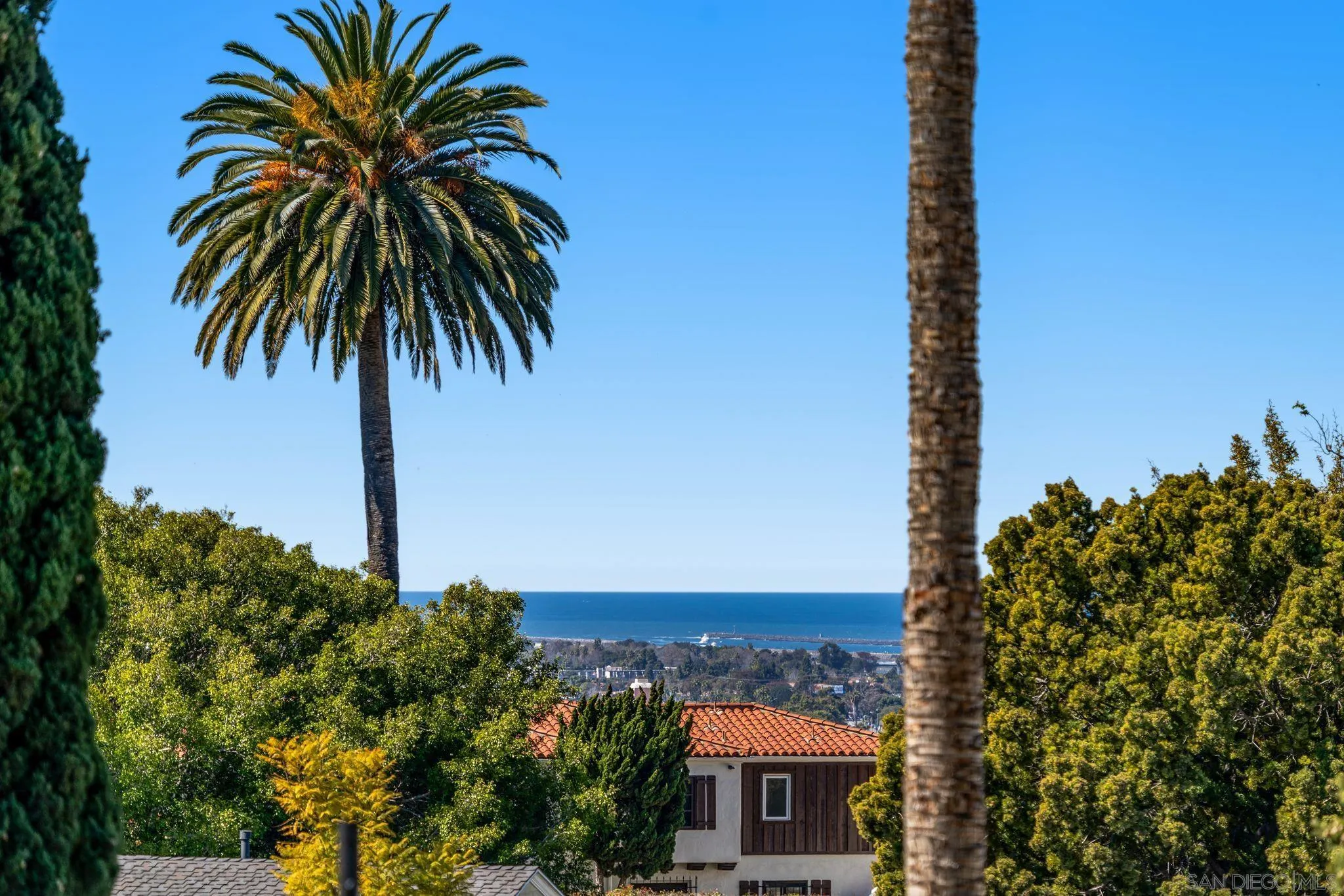 https://cdn.realtyfeed.com/cdn/127/260002848/38c2aa85931e17352bd6609e934475c2.webp