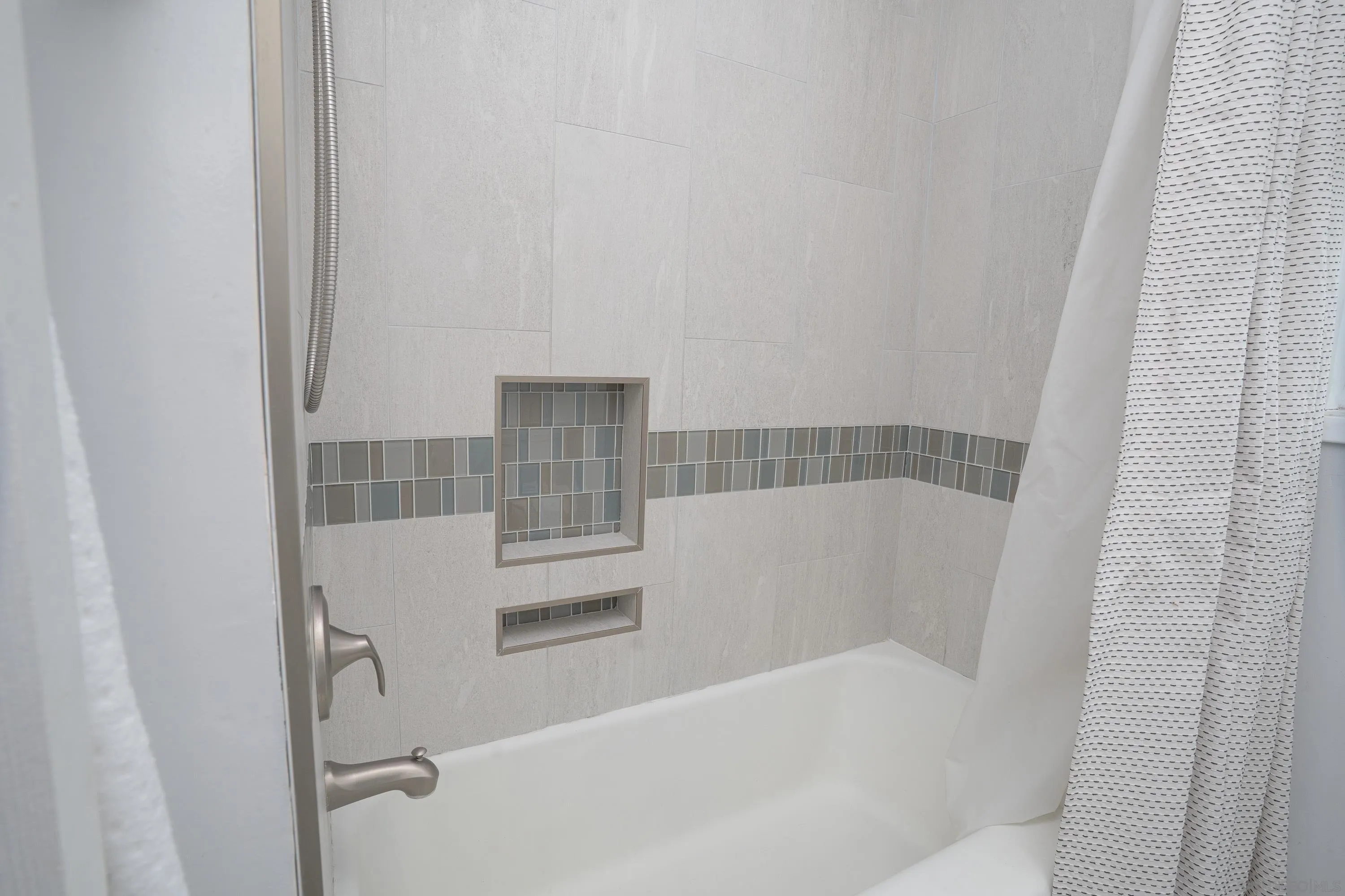 https://cdn.realtyfeed.com/cdn/127/260002850/002742383ffde5a1648316896446bcff.webp
