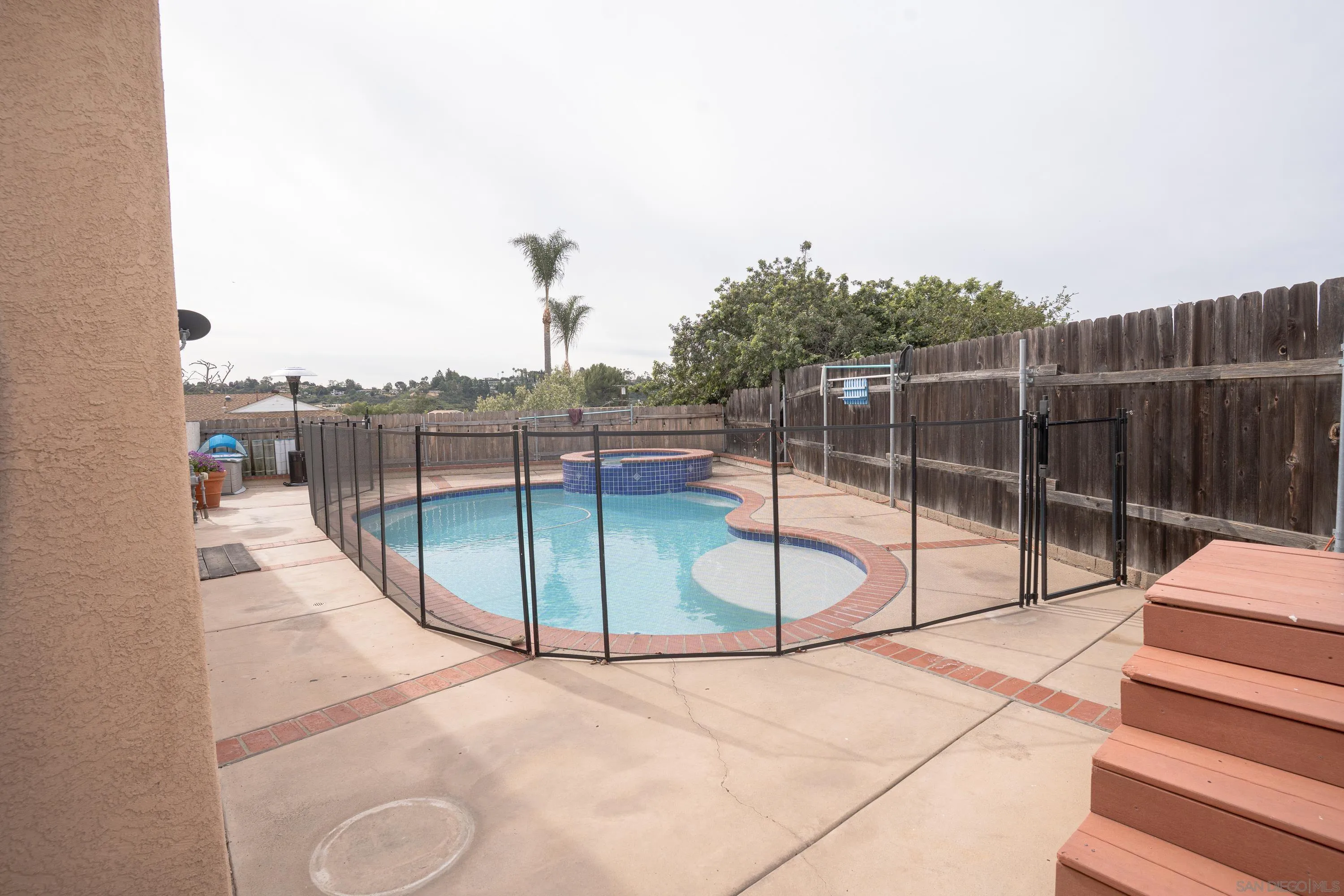 https://cdn.realtyfeed.com/cdn/127/260002850/27210703a57eb8fae637debd2471c47c.webp