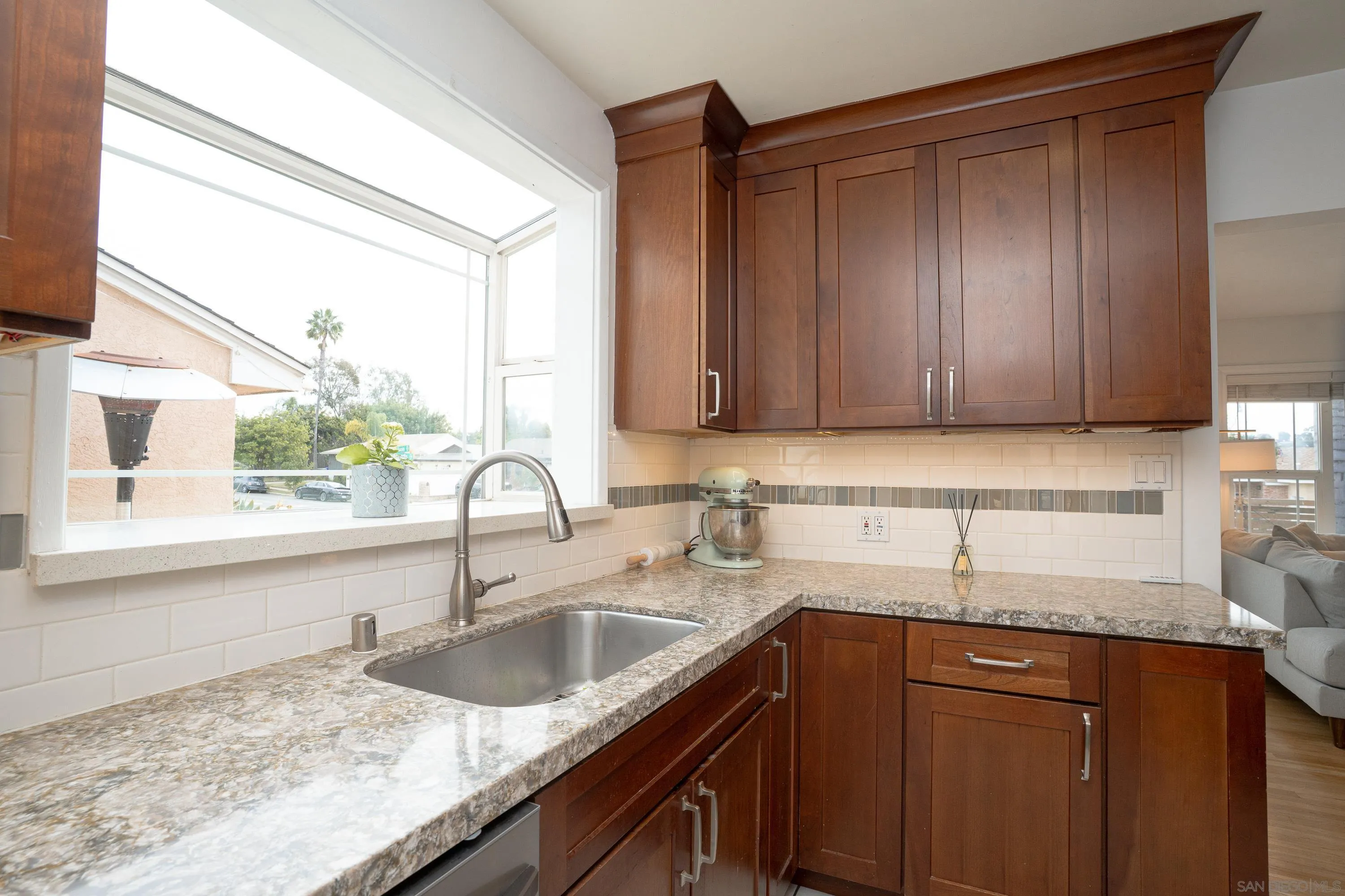 https://cdn.realtyfeed.com/cdn/127/260002850/4cb44e7a042482aacd152a8392757756.webp