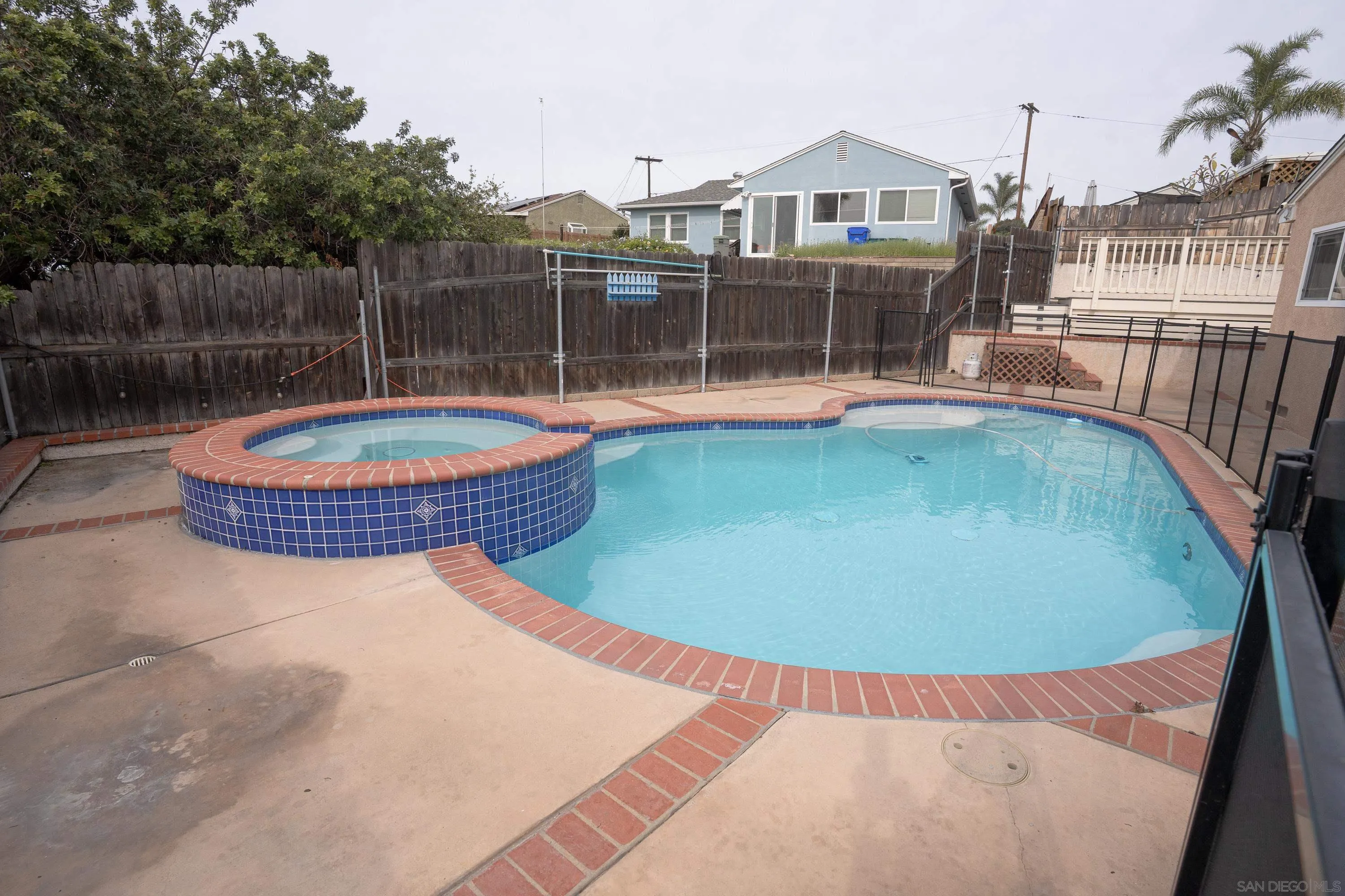 https://cdn.realtyfeed.com/cdn/127/260002850/d48083b694b9df1abb52220017ae4859.webp