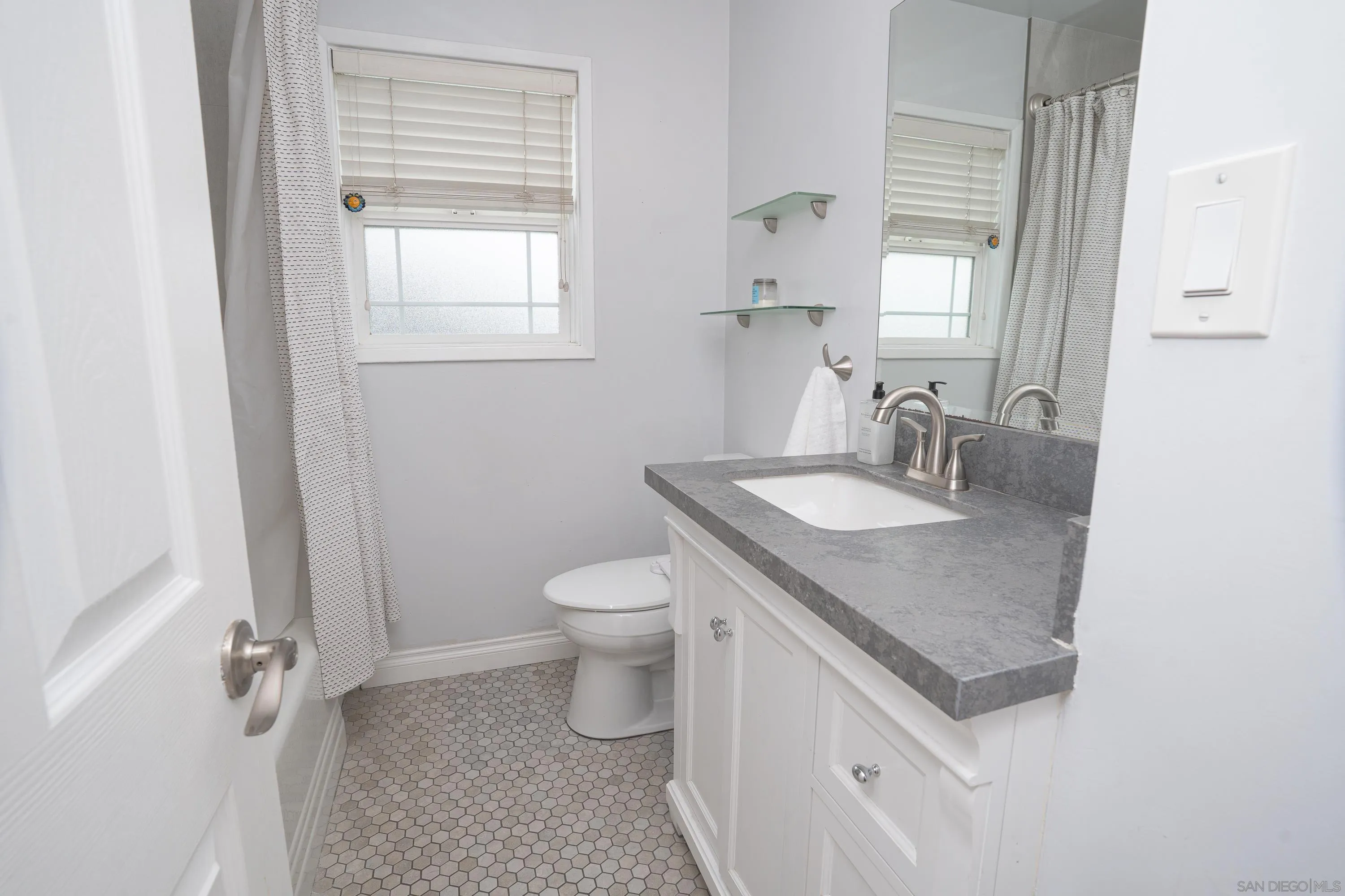 https://cdn.realtyfeed.com/cdn/127/260002850/d9dd0d19648617009f6a70737b42d140.webp