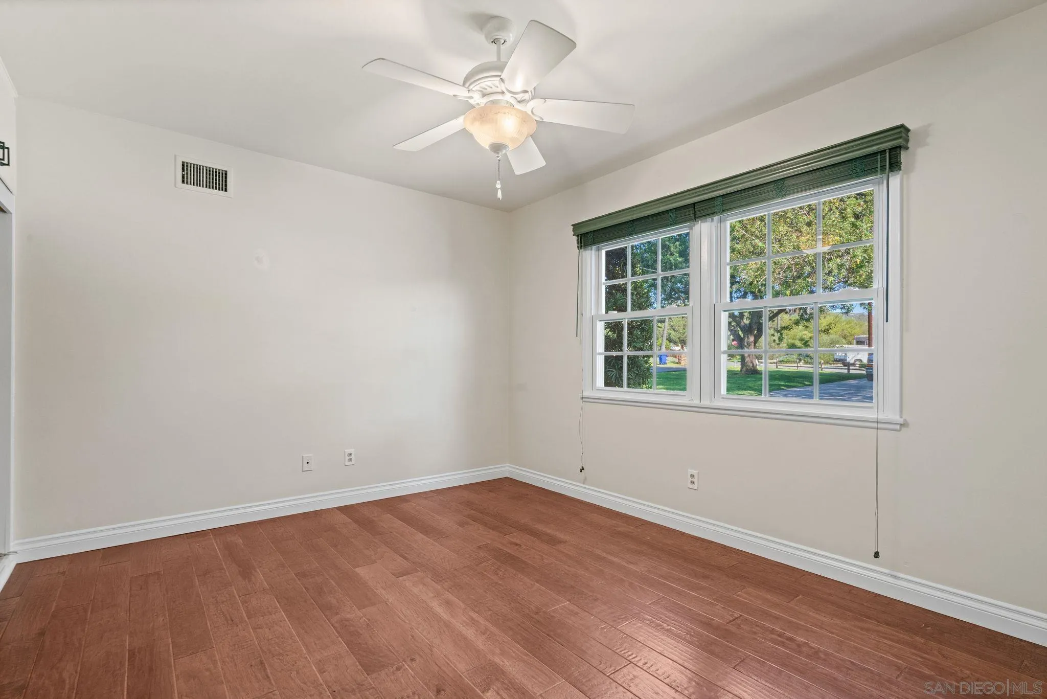 https://cdn.realtyfeed.com/cdn/127/260002854/92fc658d7f164b3c11439d5166956b63.webp
