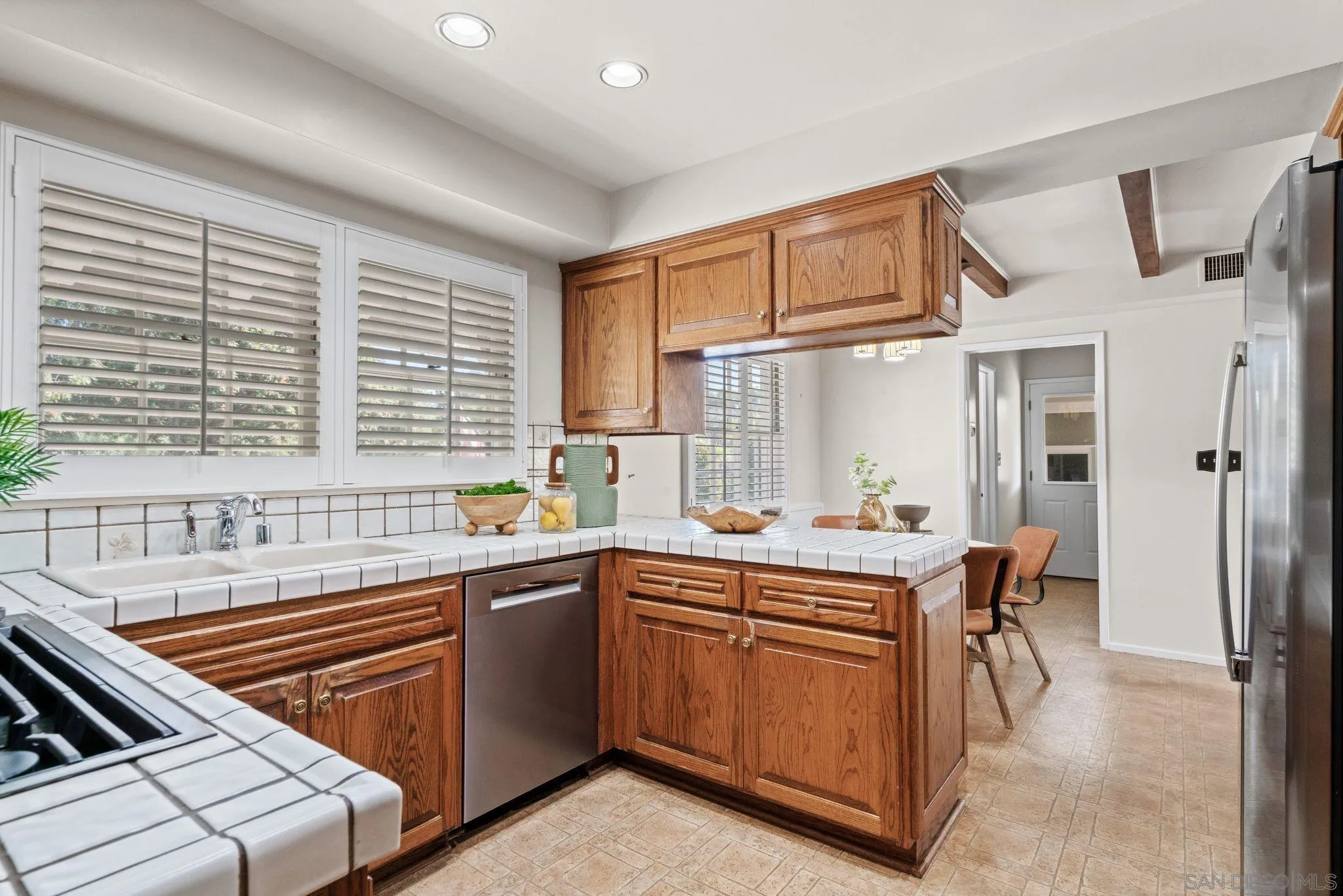 https://cdn.realtyfeed.com/cdn/127/260002854/d5bf5f4626760e25d8c3aa19aeb33c87.webp
