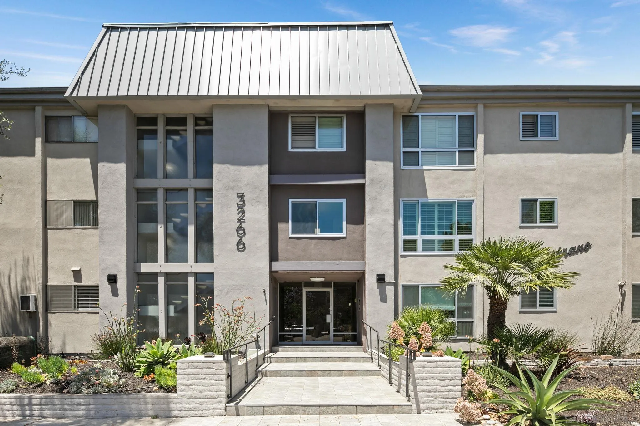 https://cdn.realtyfeed.com/cdn/127/260002862/3a734e6db5664a9124c5d76866773b19.webp