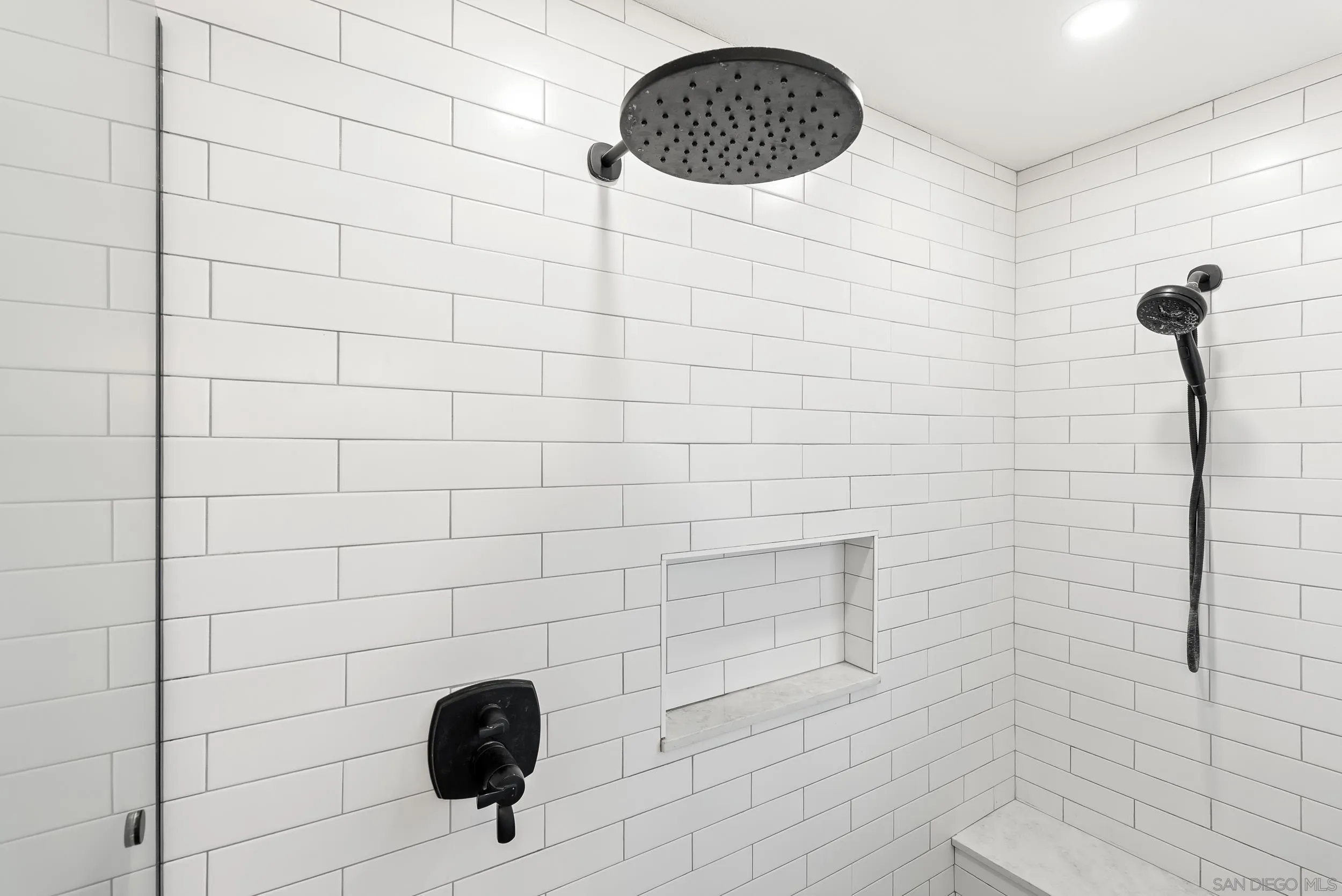 https://cdn.realtyfeed.com/cdn/127/260002863/08dc8e385cd1337abf45cb4364c6b99d.webp