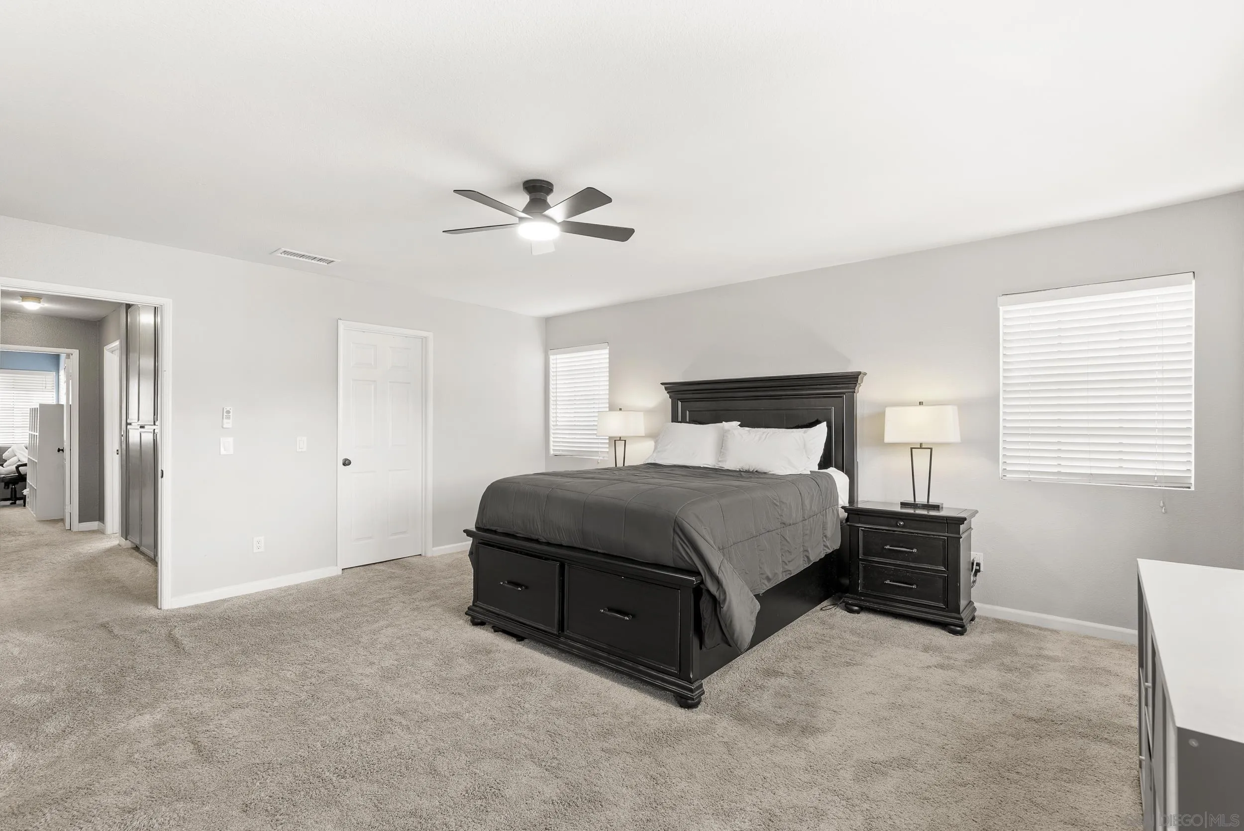 https://cdn.realtyfeed.com/cdn/127/260002863/28b2be9871eb8df08727eaed63cbd866.webp