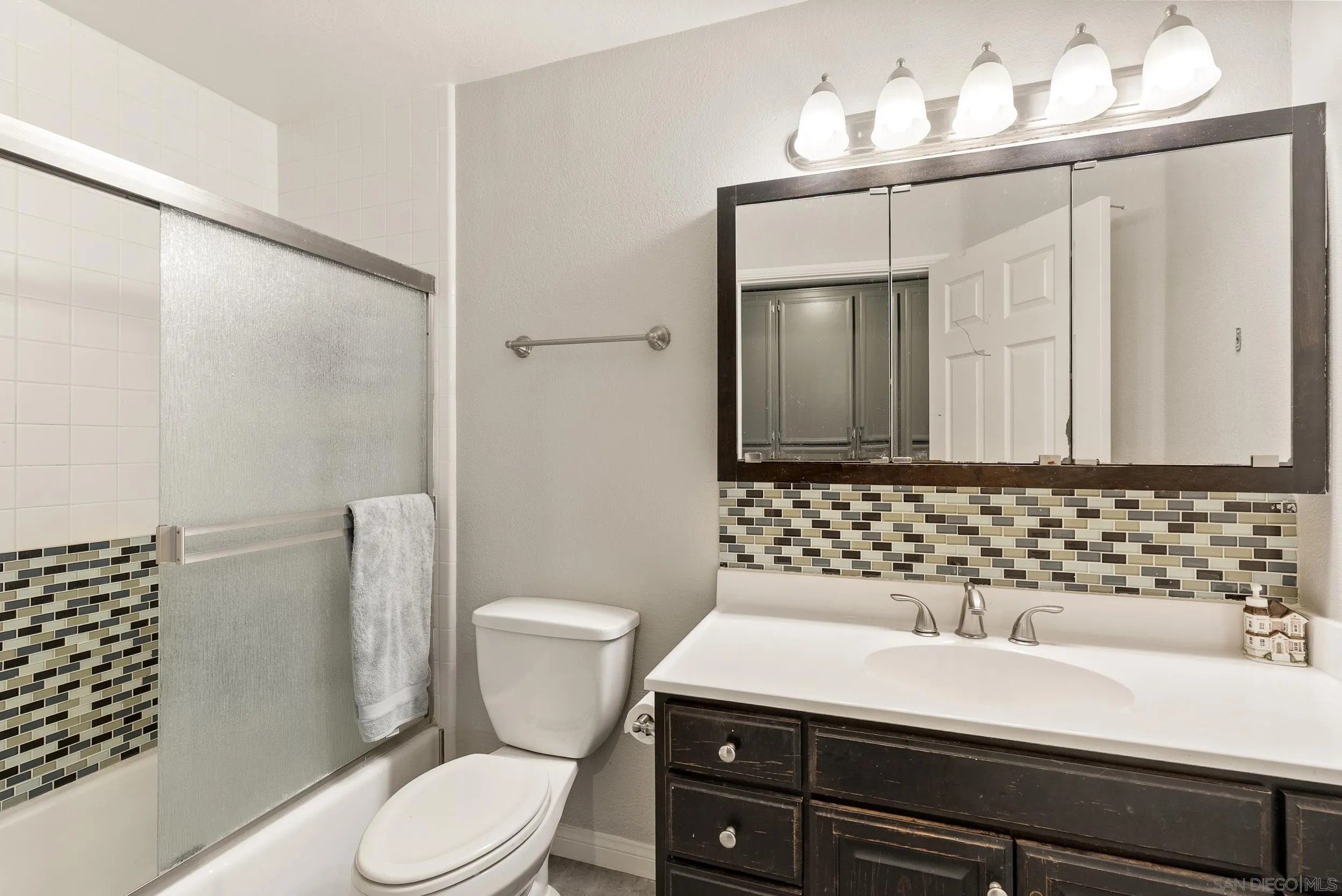https://cdn.realtyfeed.com/cdn/127/260002863/3e00a68110b270e2da84c5f7f09da8bc.webp
