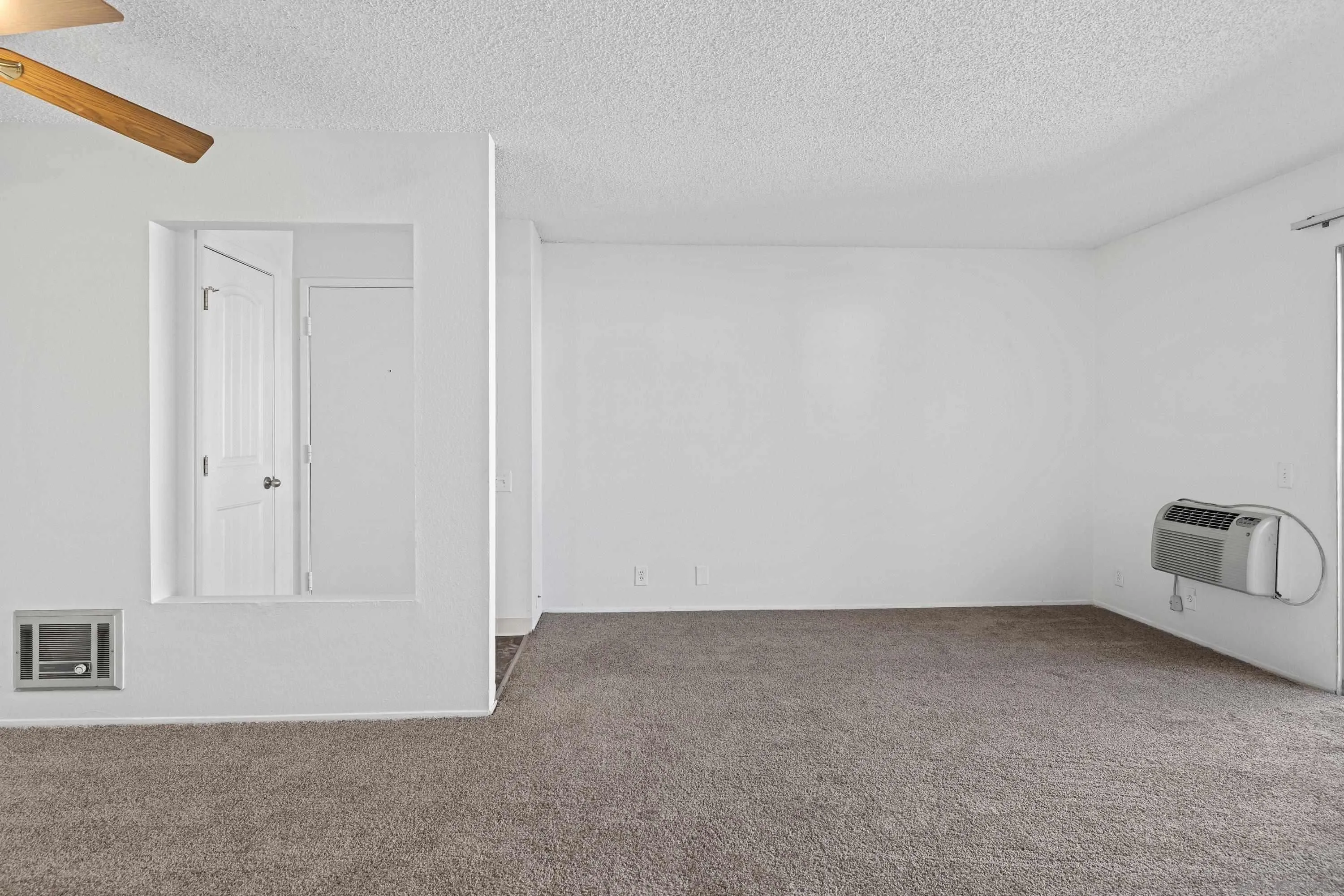 Photo #4: 260002864 Listing: Photo #4