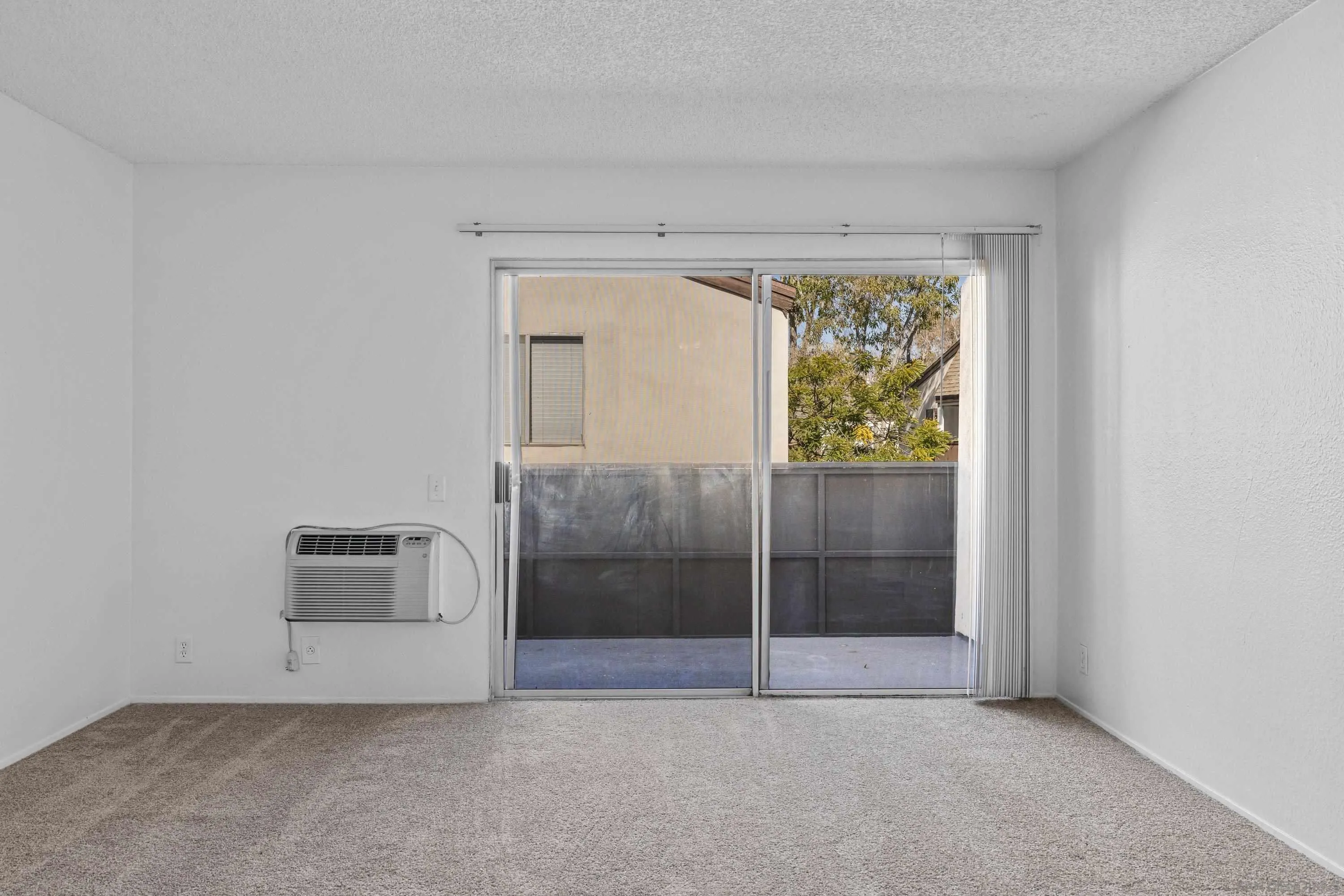 Photo #2: 260002864 Listing: Photo #2