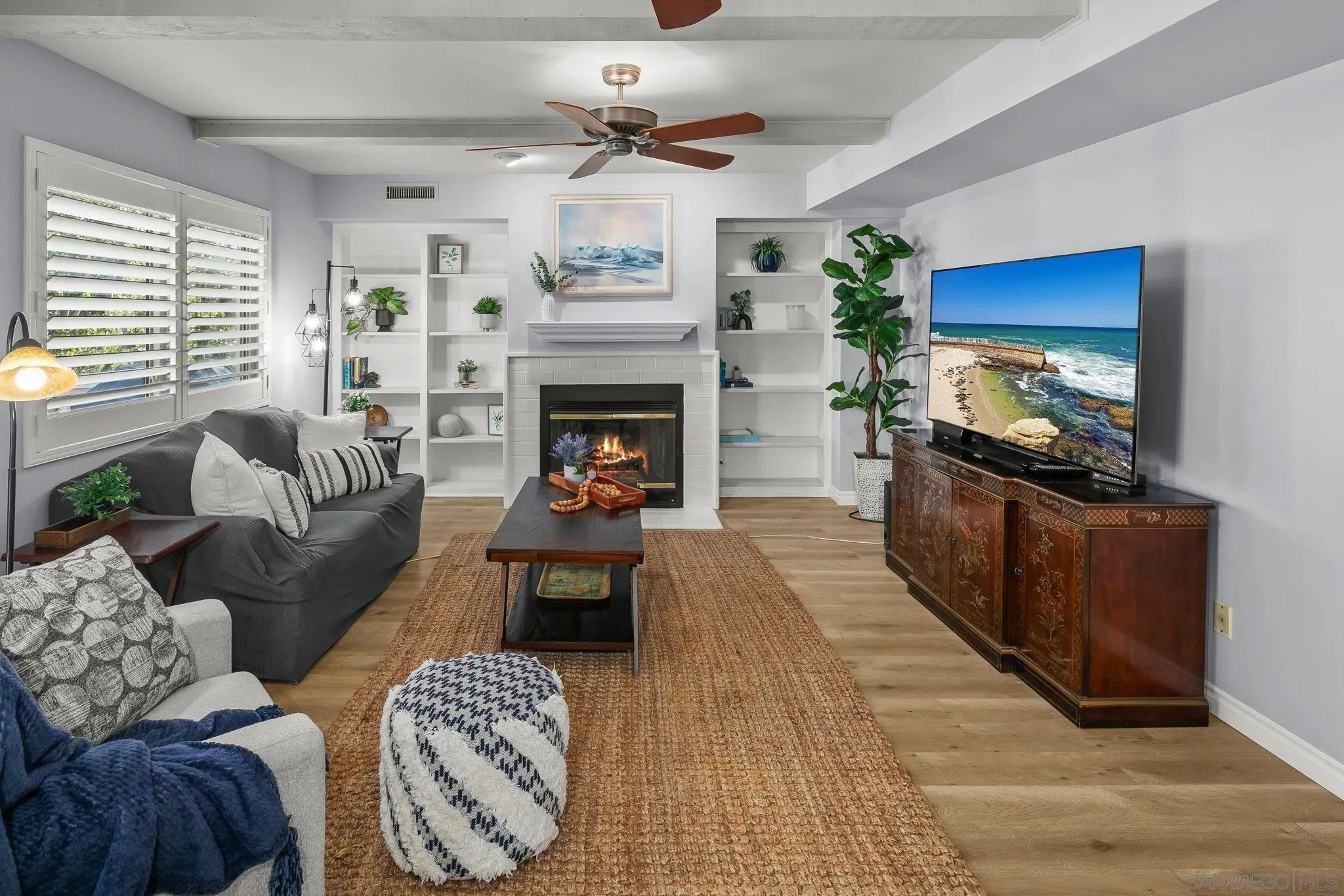 https://cdn.realtyfeed.com/cdn/127/260002869/40e21a300c2017e7bb99894c606ac841.webp