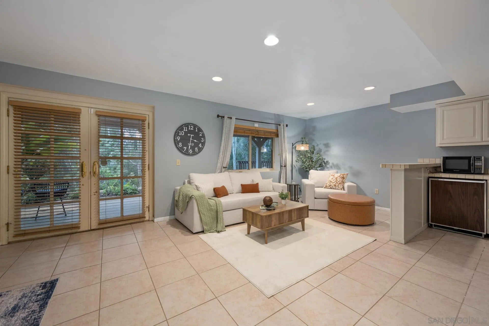 https://cdn.realtyfeed.com/cdn/127/260002869/cf6049651c10b06249e93215b112bb1c.webp