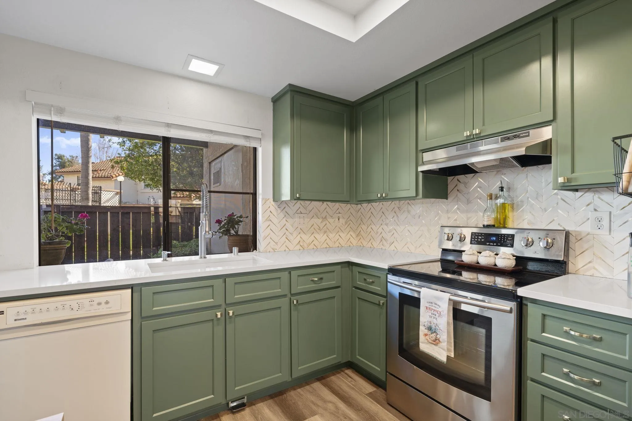 https://cdn.realtyfeed.com/cdn/127/260002877/17d3e3f0d7fa61aecf749c37b18b24b1.webp