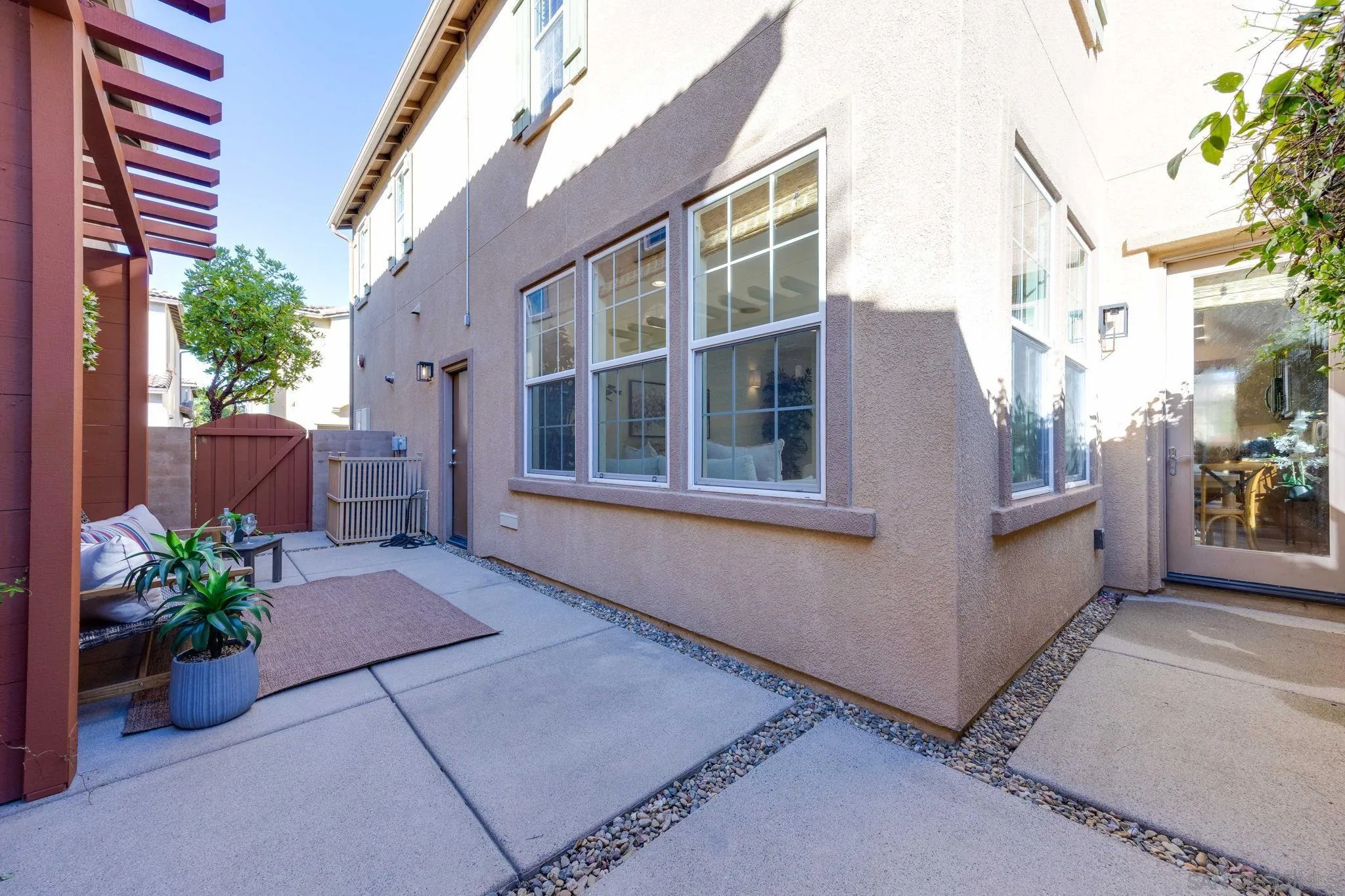 https://cdn.realtyfeed.com/cdn/127/260002879/18bd8a66342af46d9435093328072d38.webp