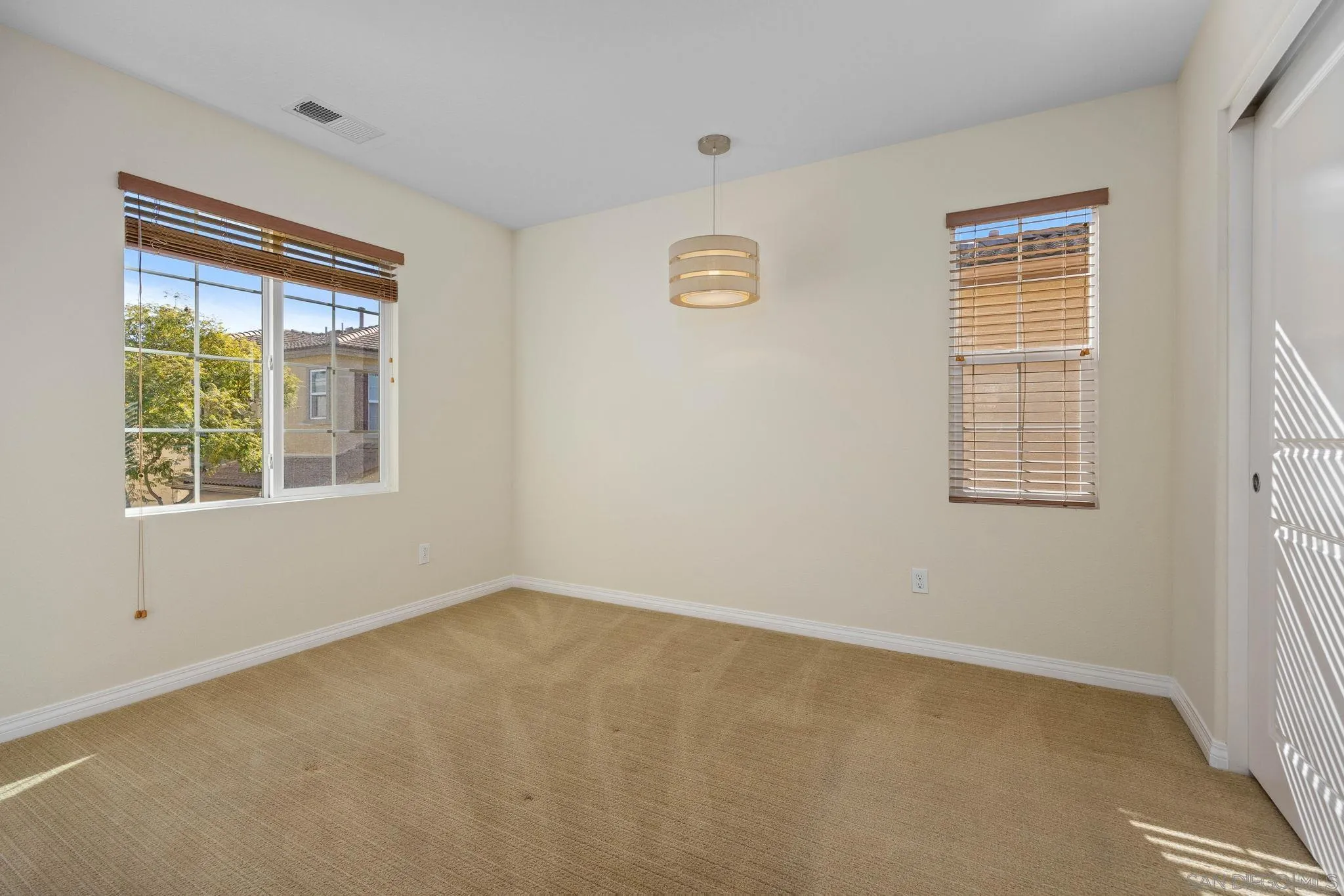 https://cdn.realtyfeed.com/cdn/127/260002879/224c40b48be4291ef9b718d59721eae7.webp