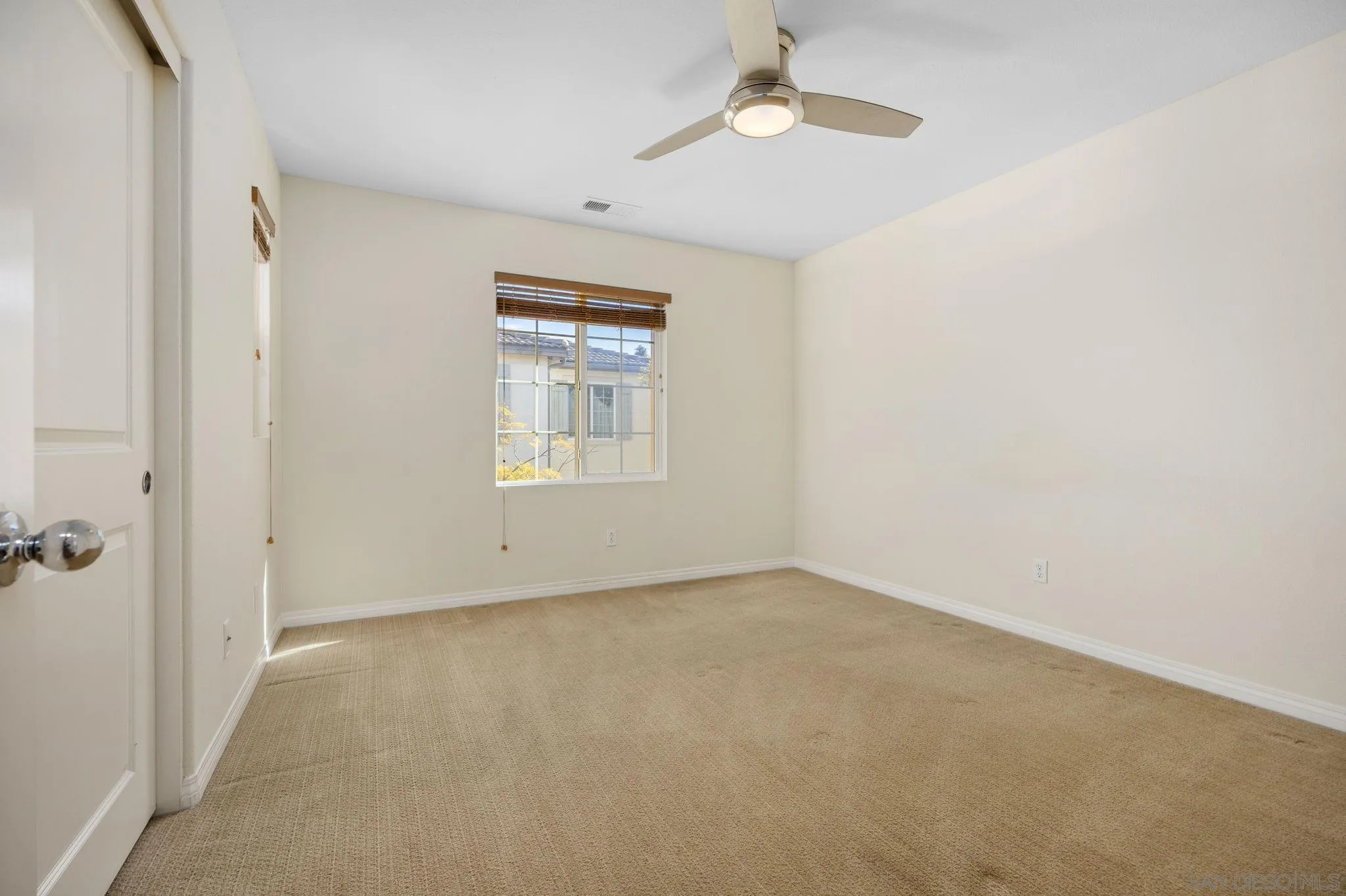 https://cdn.realtyfeed.com/cdn/127/260002879/e3daad80ba616de2e6107a80680b8899.webp