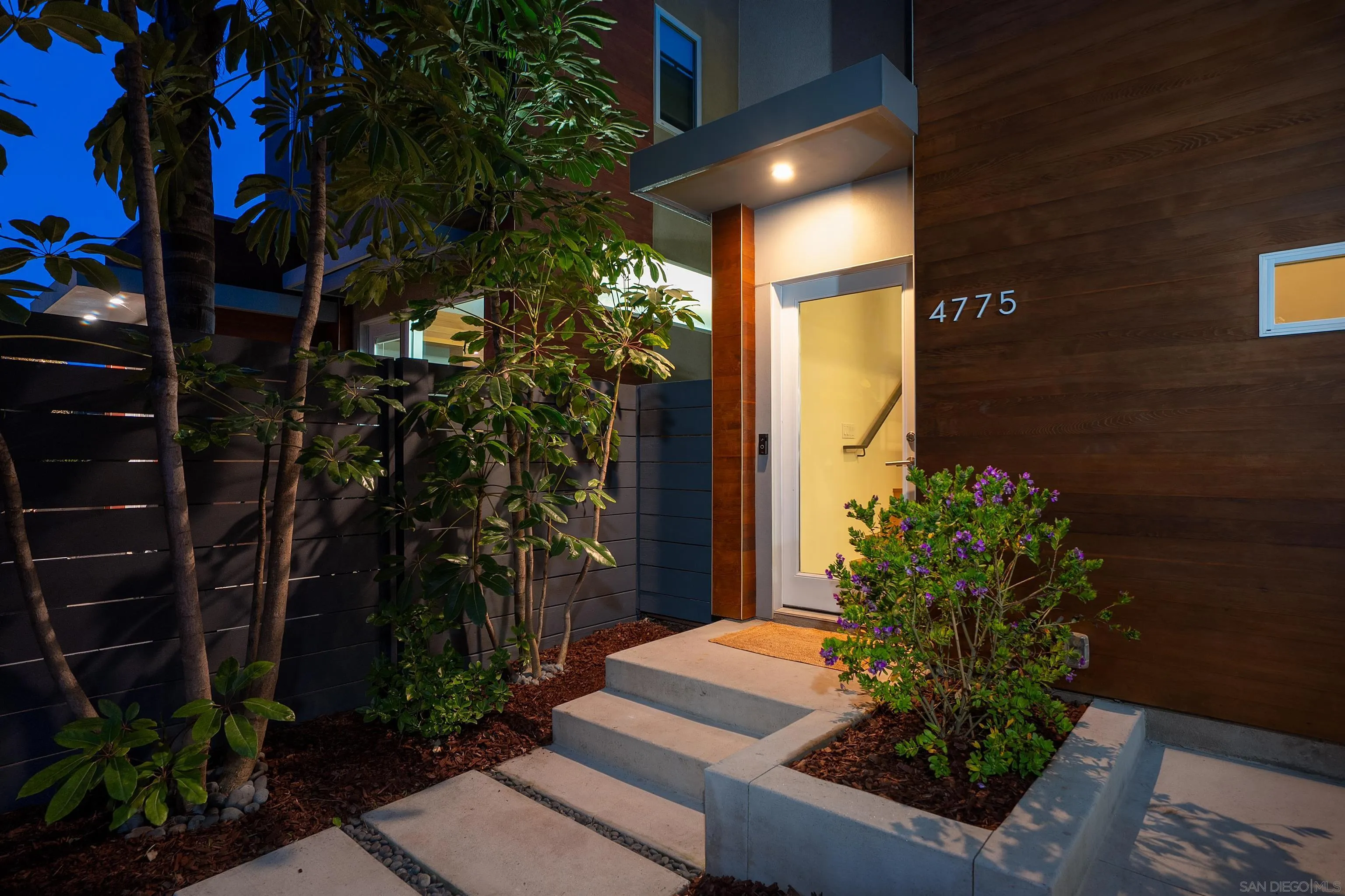 https://cdn.realtyfeed.com/cdn/127/260002892/08ef872eb3604f80e3c1fb82b55e8c40.webp