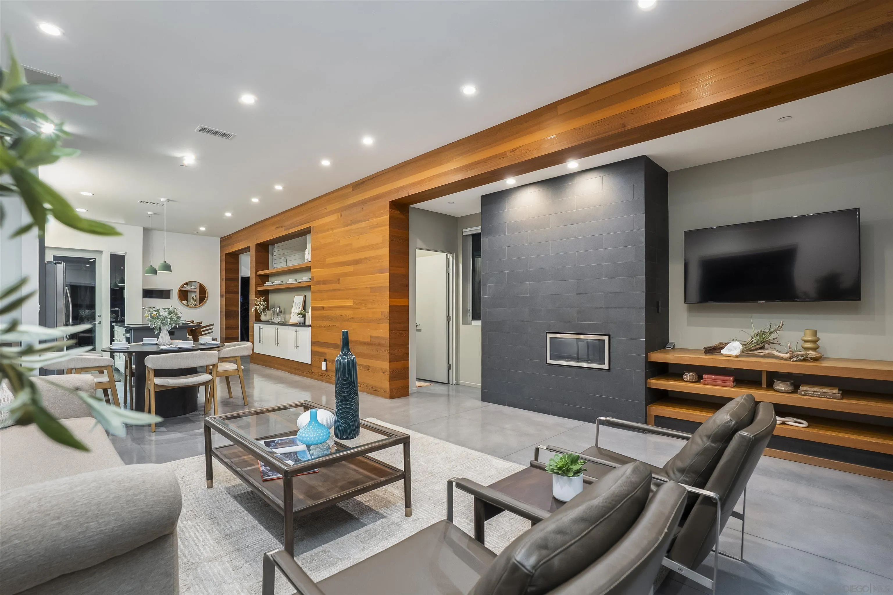 https://cdn.realtyfeed.com/cdn/127/260002892/827781f09e566b8fa78bf72970626209.webp
