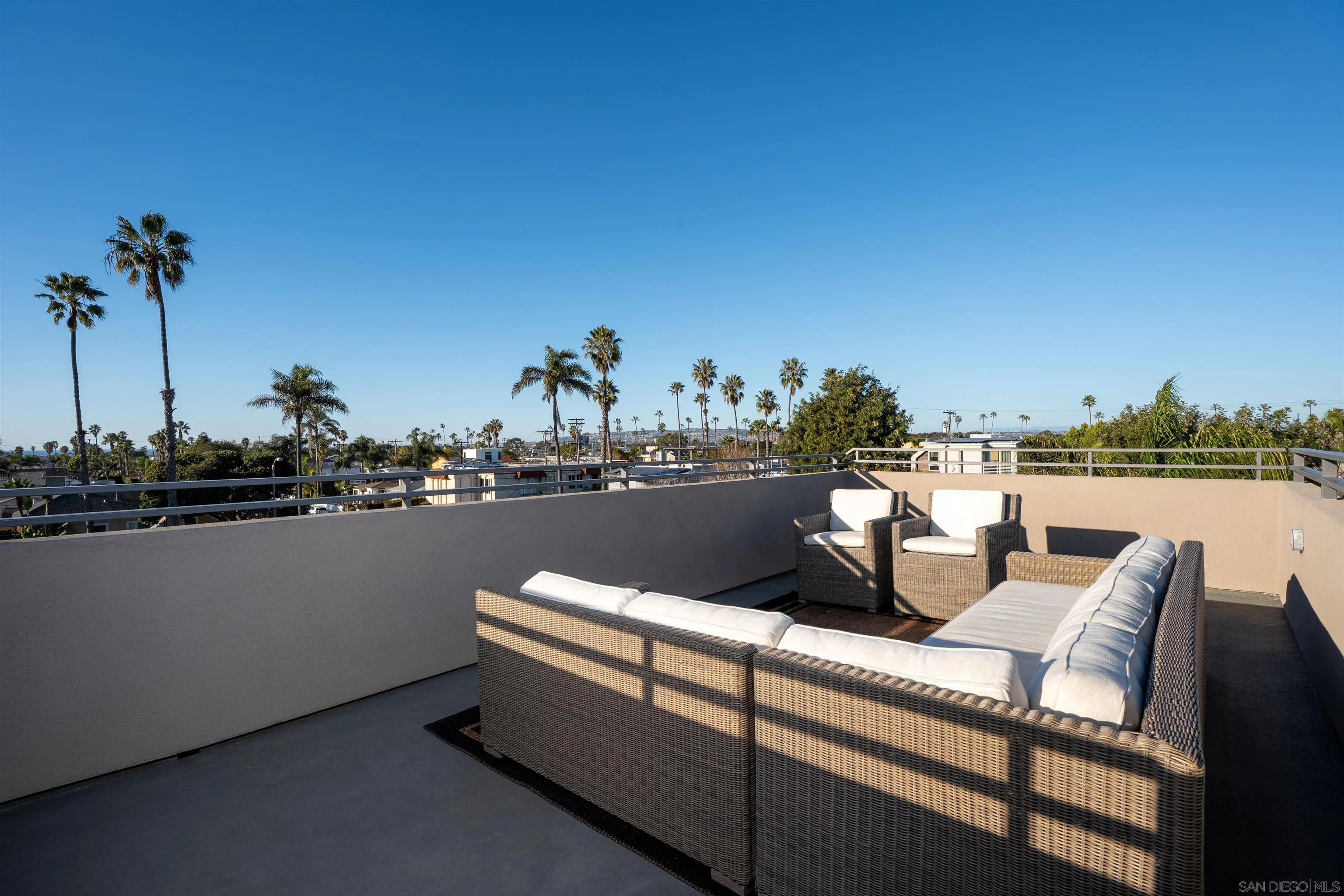 https://cdn.realtyfeed.com/cdn/127/260002892/8e18d77c360ba537cdd7b3060de534eb.webp