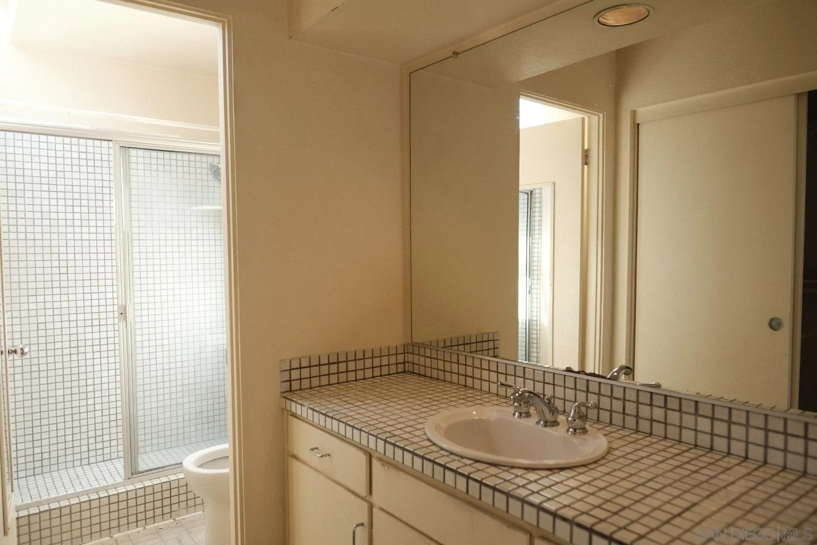 https://cdn.realtyfeed.com/cdn/127/260002896/1be7a36941264763b4a99ddb0762f7d6.webp